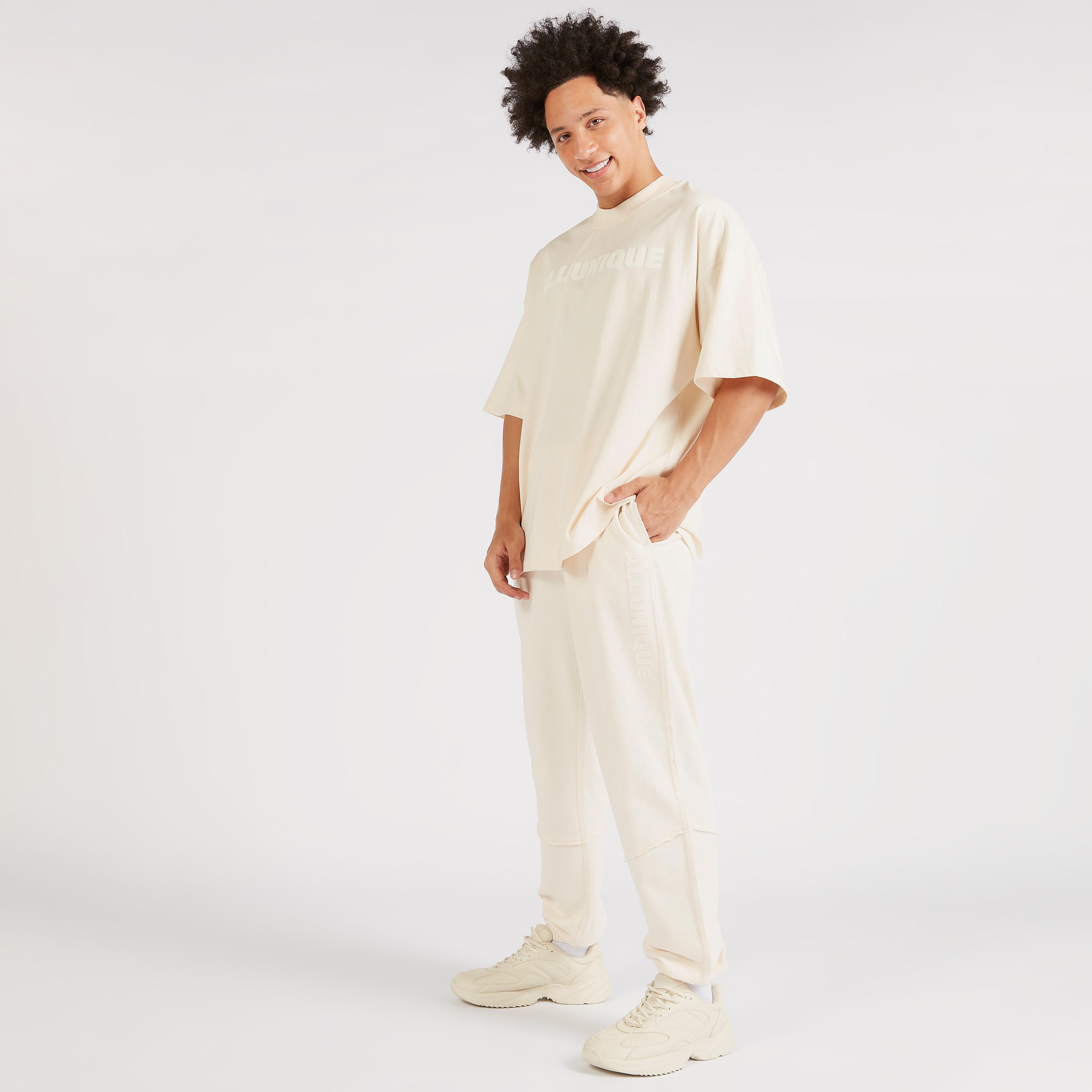 تيشيرت بياقة ضيّقة وأكمام قصيرة وطبعات-men-clothing-tshirtsandpolos-tshirts-image-2