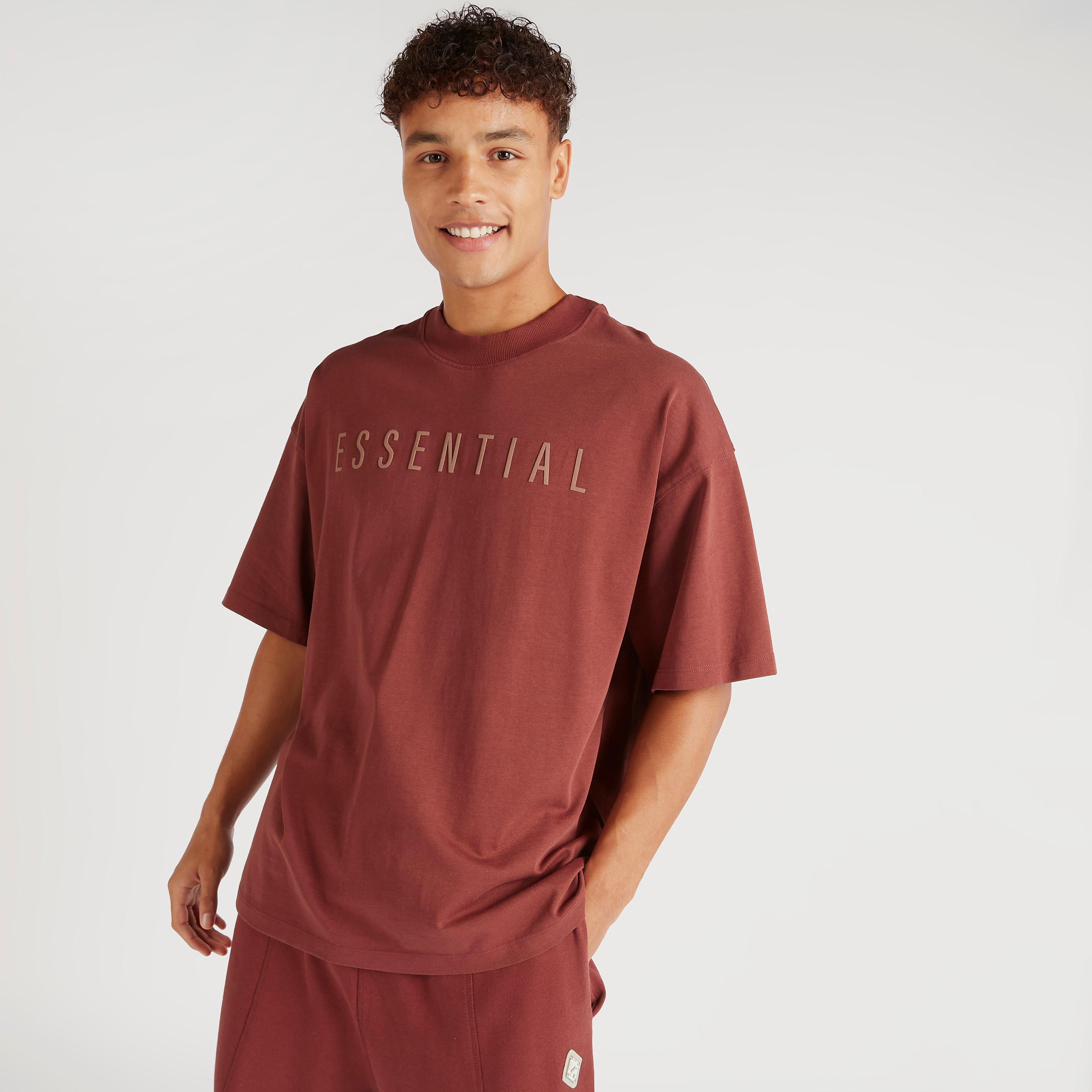 تيشيرت بياقة ضيّقة وأكمام قصيرة وطبعات-men-clothing-tshirtsandpolos-tshirts-image-1