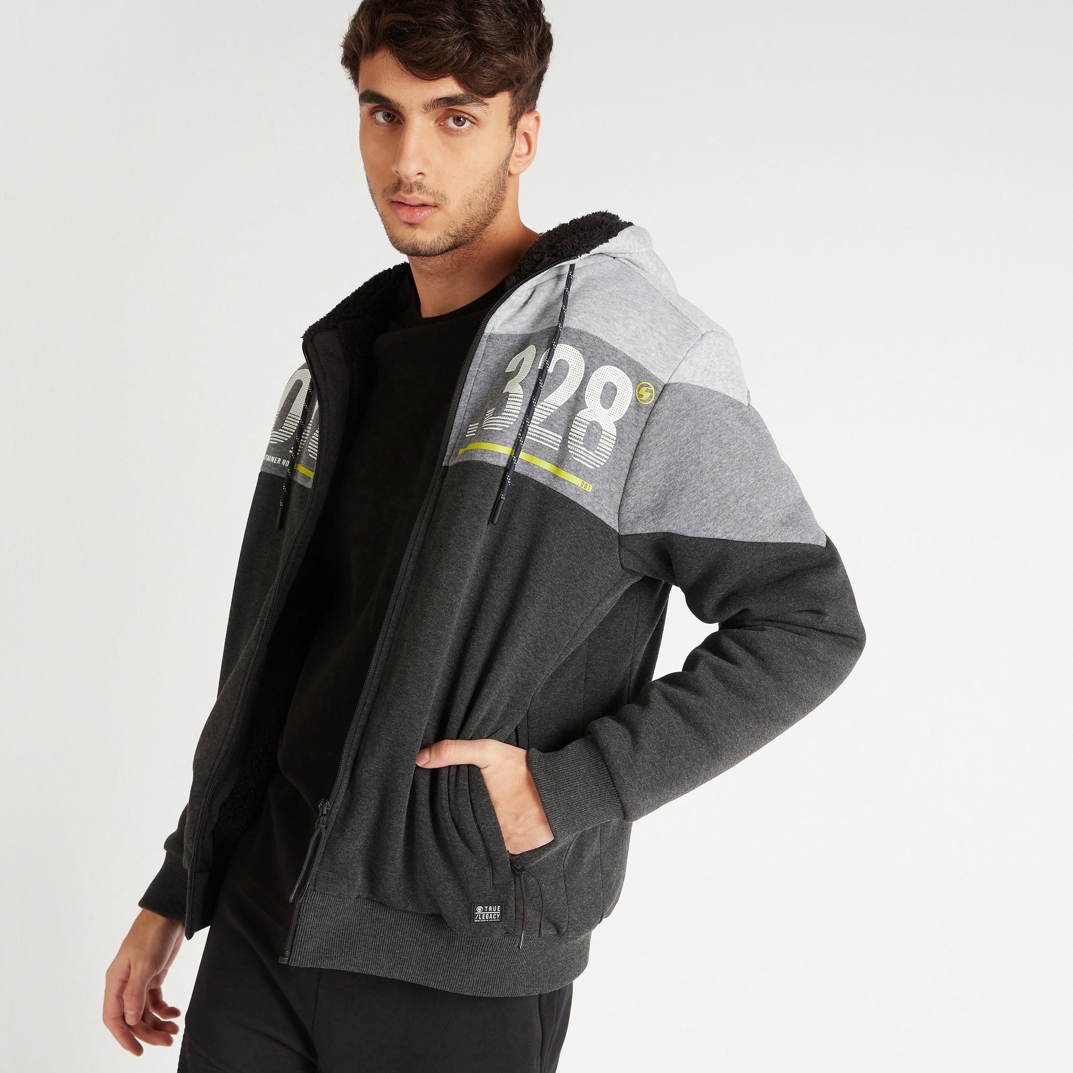 هودي بأكمام طويلة وسحاب إغلاق وطبعات-men-winterwear-hoodiesandsweatshirts-image-2