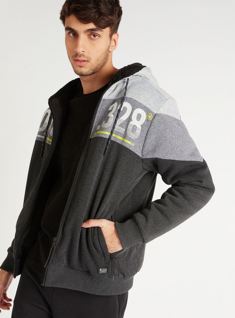 هودي بأكمام طويلة وسحاب إغلاق وطبعات-men-winterwear-hoodiesandsweatshirts-image-2