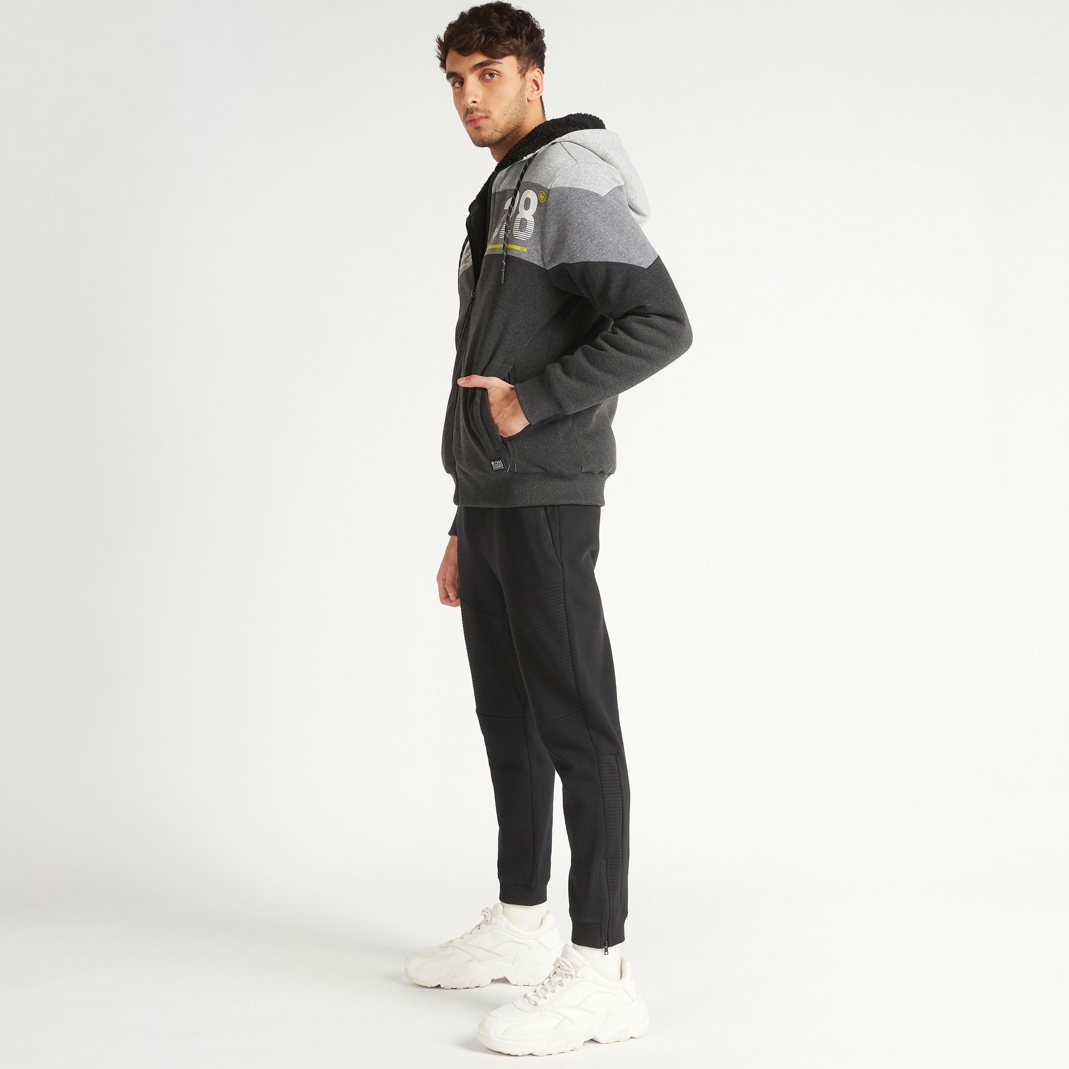 هودي بأكمام طويلة وسحاب إغلاق وطبعات-men-winterwear-hoodiesandsweatshirts-image-3