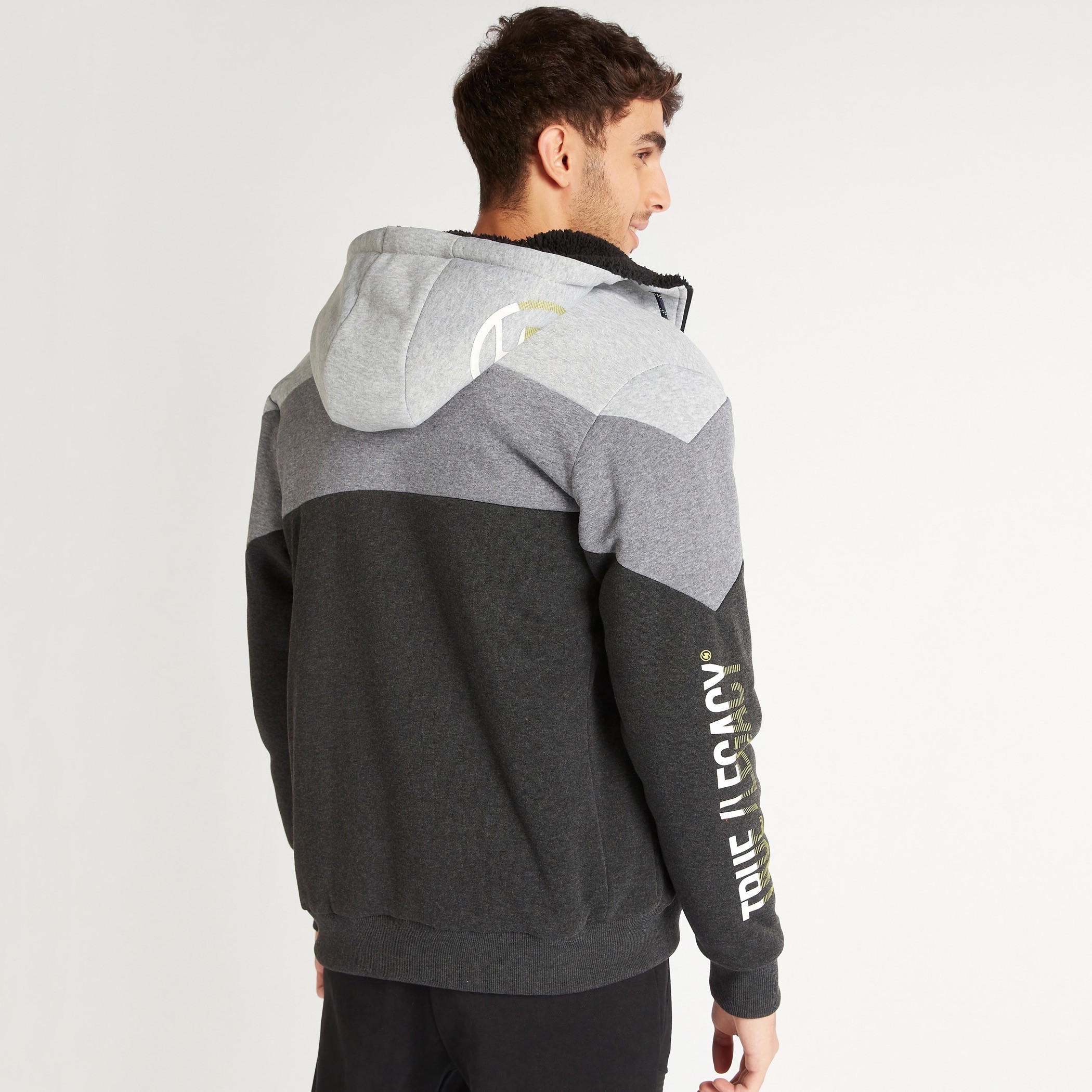 هودي بأكمام طويلة وسحاب إغلاق وطبعات-men-winterwear-hoodiesandsweatshirts-image-4