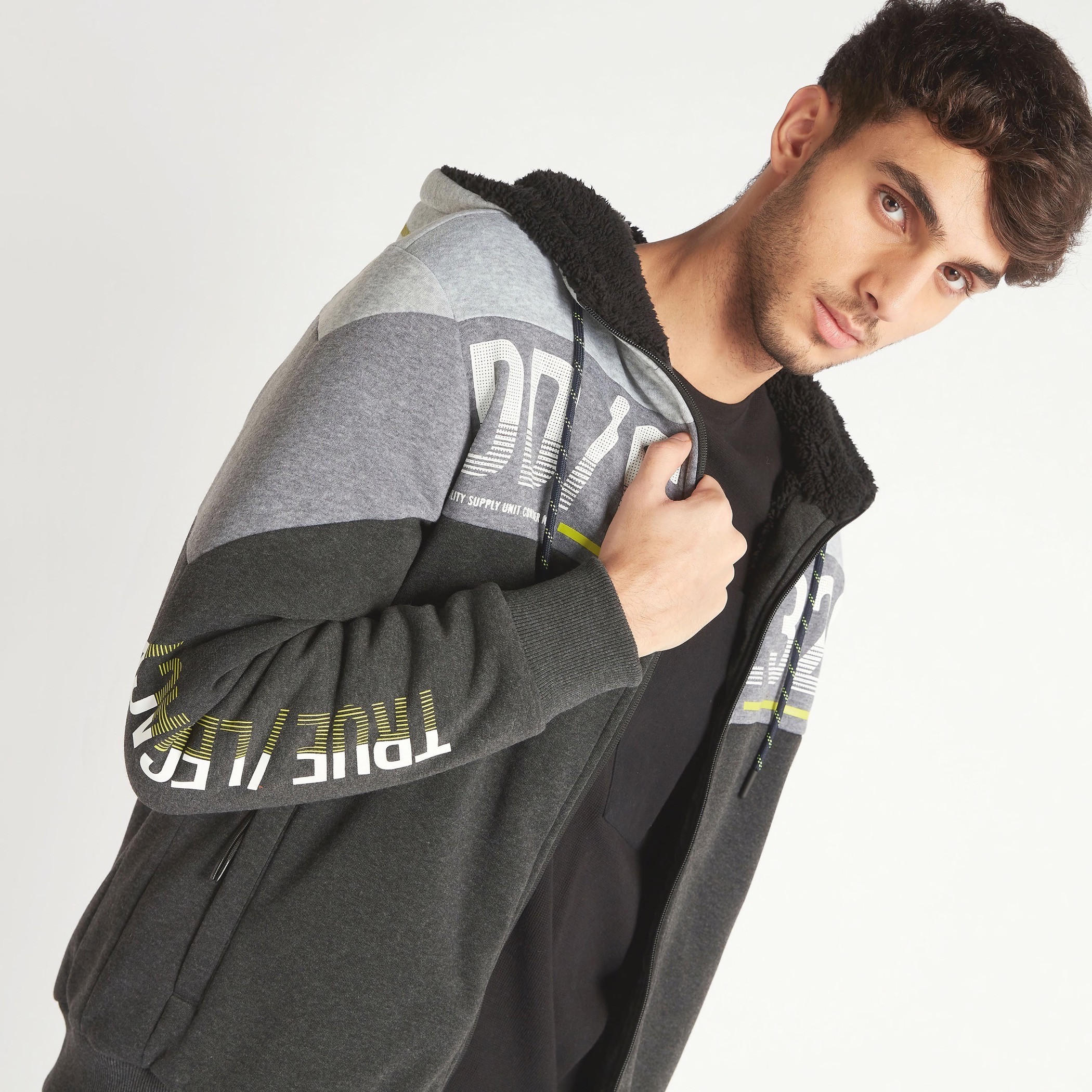هودي بأكمام طويلة وسحاب إغلاق وطبعات-men-winterwear-hoodiesandsweatshirts-image-5