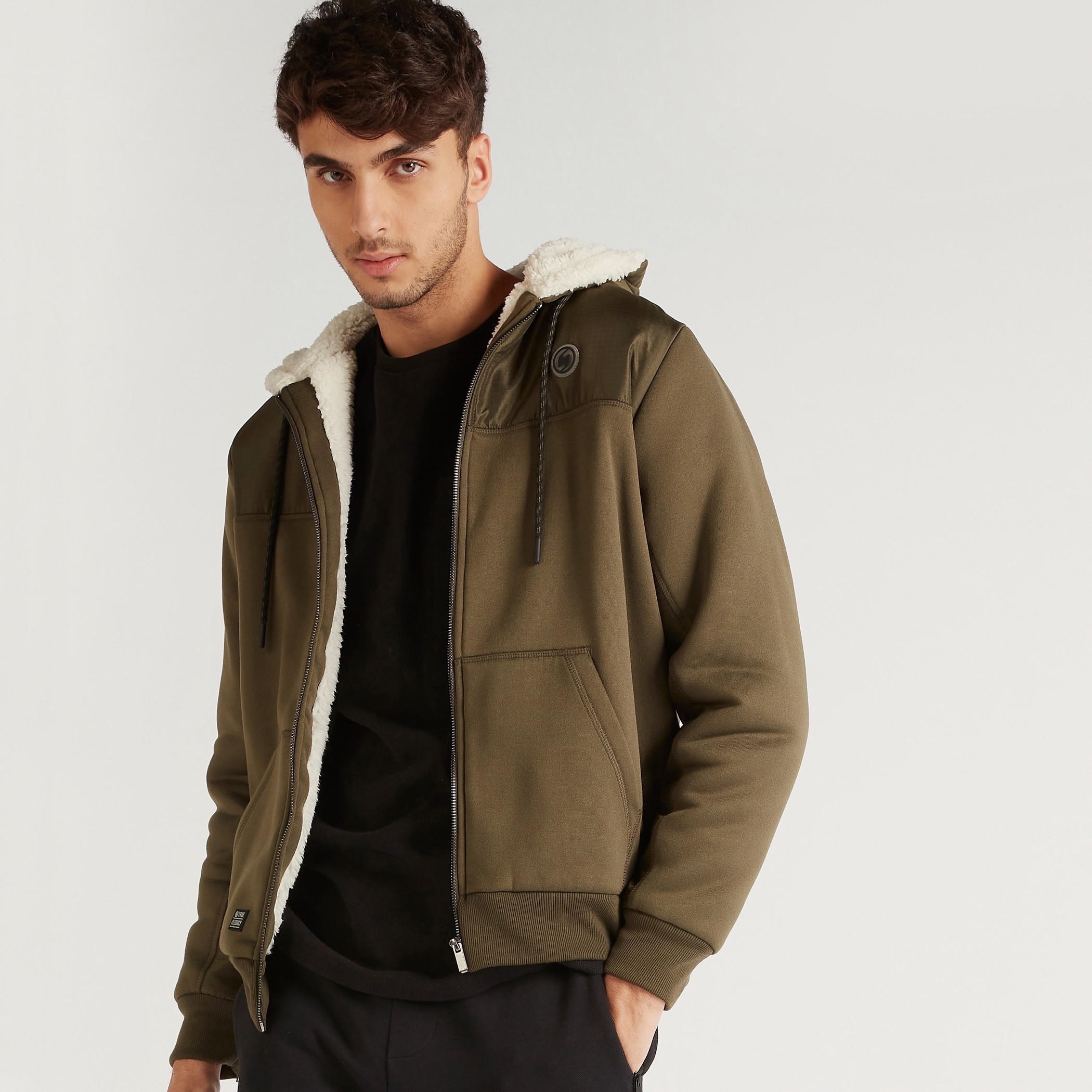 هودي شيربا سادة بسحّاب وأكمام طويلة وجيوب-men-winterwear-hoodiesandsweatshirts-image-6