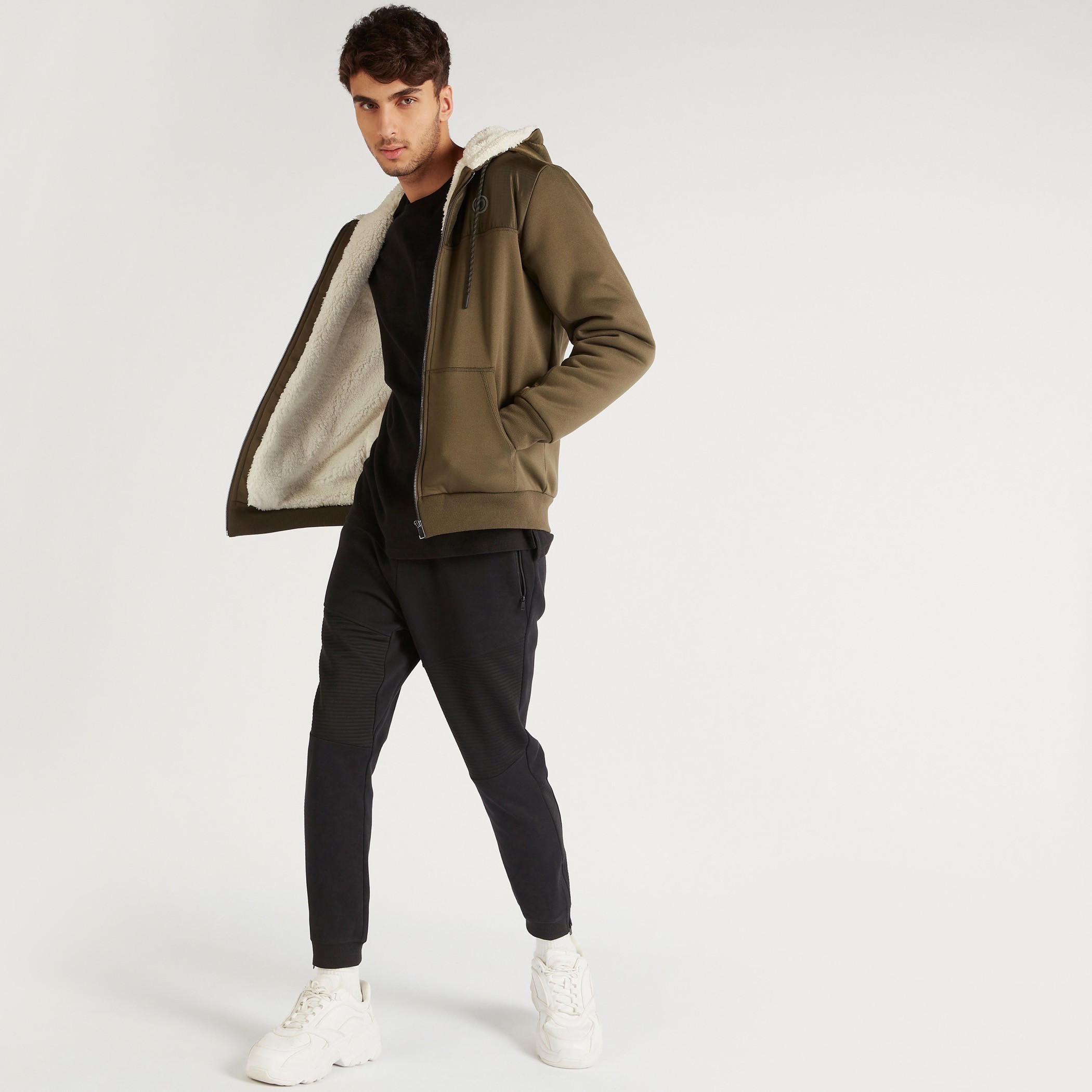 هودي شيربا سادة بسحّاب وأكمام طويلة وجيوب-men-winterwear-hoodiesandsweatshirts-image-7