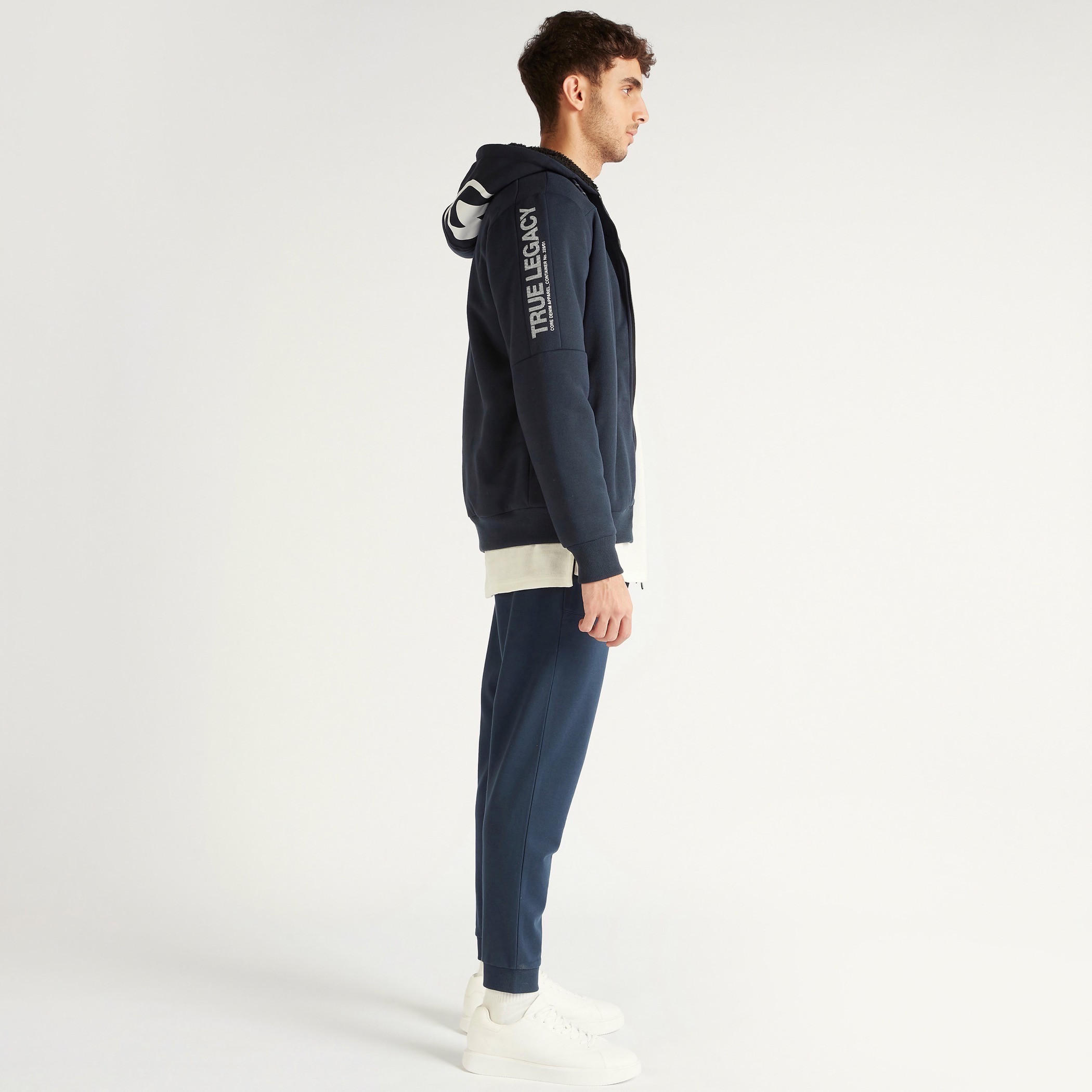 هودي شيربا بسحّاب وأكمام طويلة وجيوب وطبعات-men-winterwear-hoodiesandsweatshirts-image-1