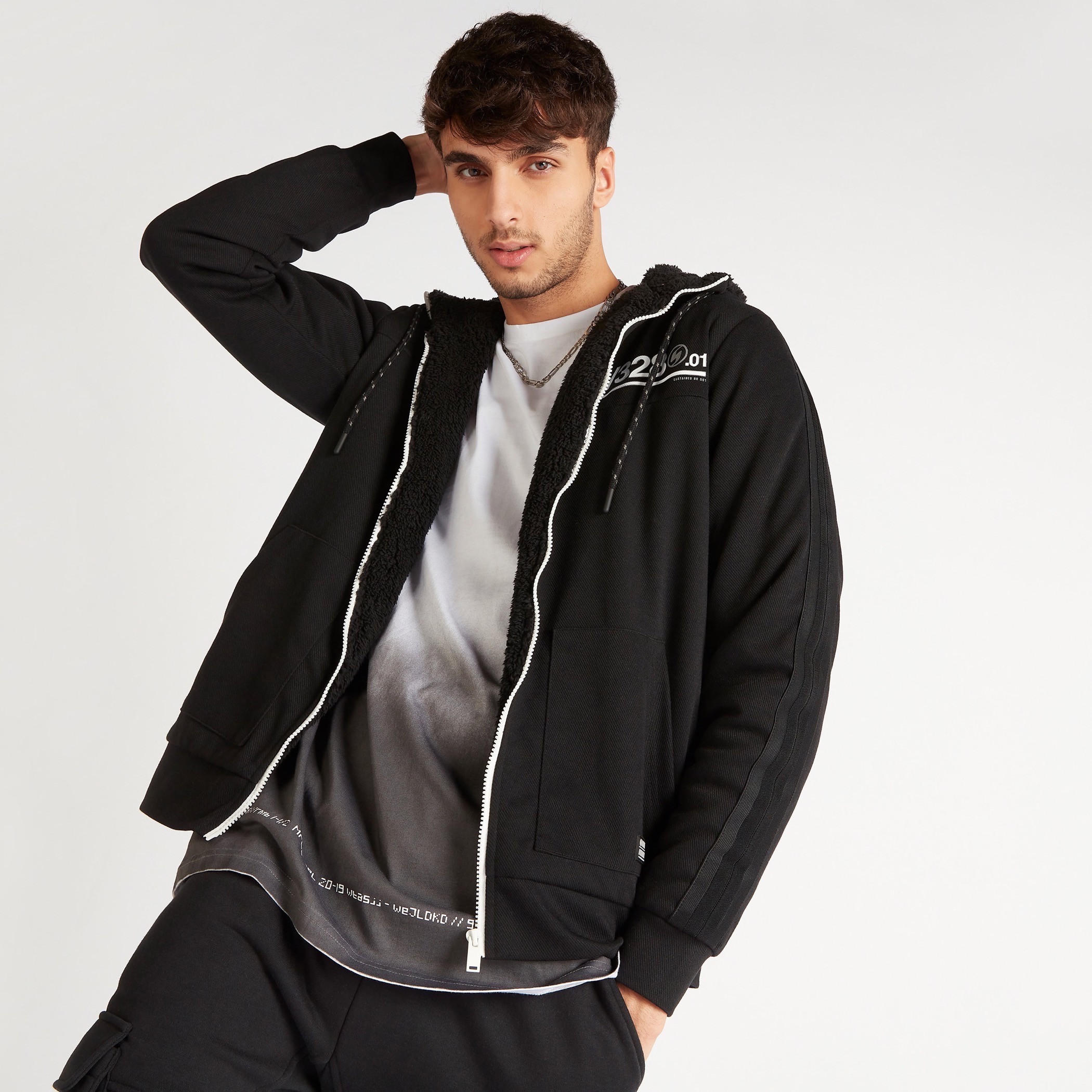 هودي شيربا بسحّاب وأكمام طويلة وجيوب وطبعات-men-winterwear-hoodiesandsweatshirts-image-3