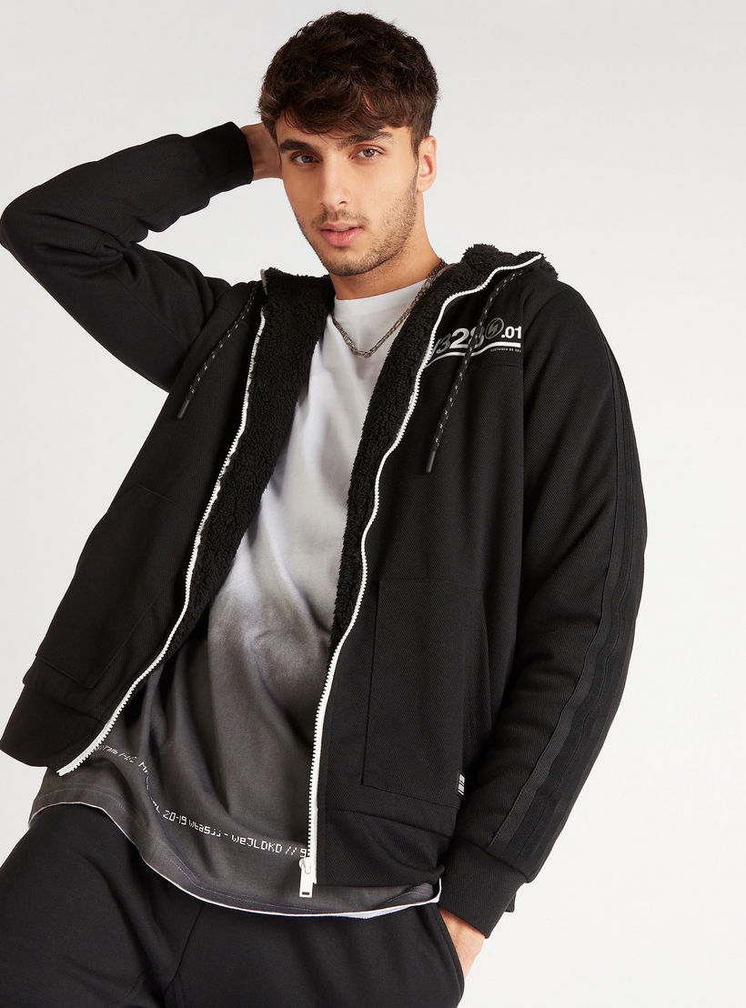 هودي شيربا بسحّاب وأكمام طويلة وجيوب وطبعات-men-winterwear-hoodiesandsweatshirts-image-3