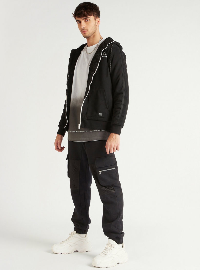 هودي شيربا بسحّاب وأكمام طويلة وجيوب وطبعات-men-winterwear-hoodiesandsweatshirts-image-8