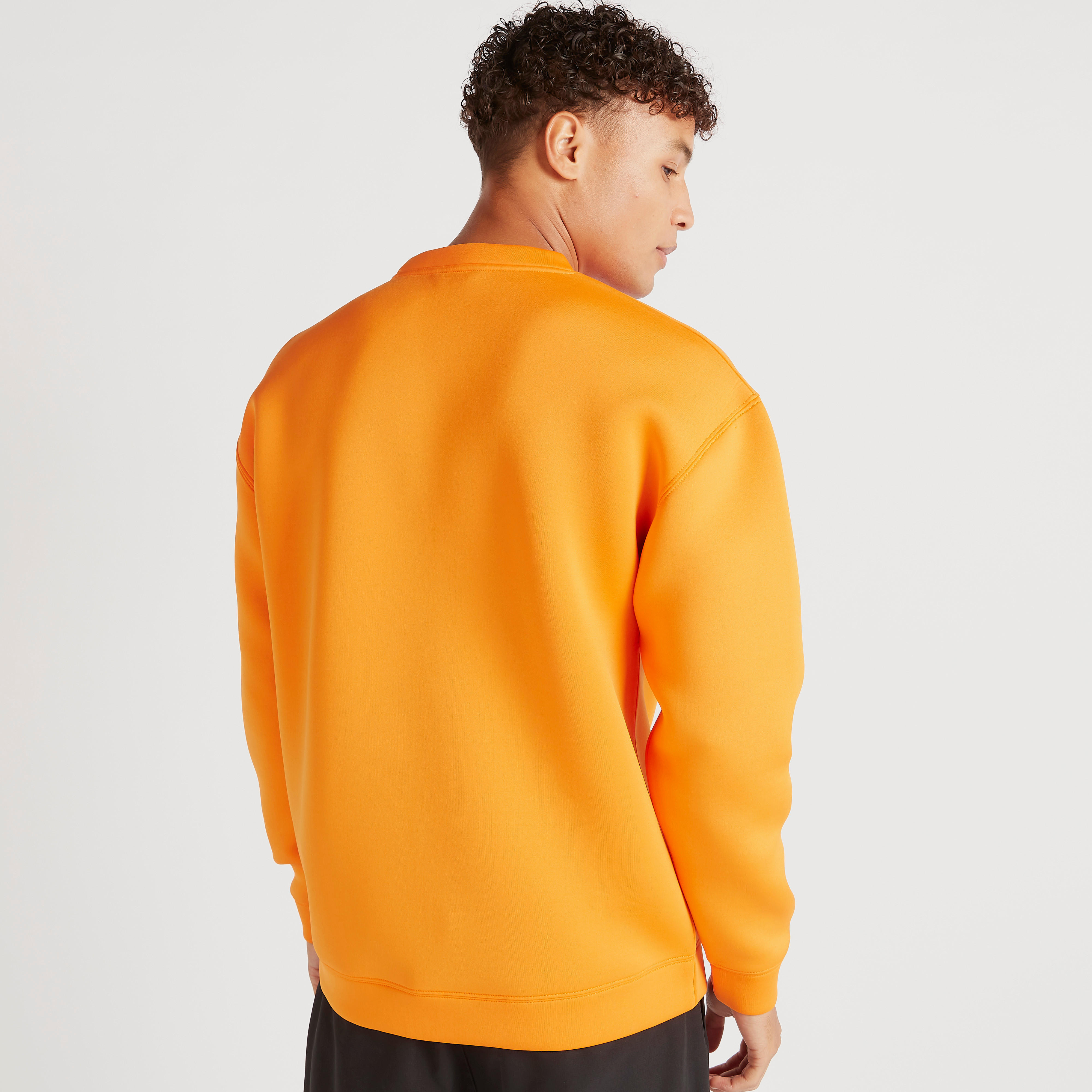 سويت شيرت بقصة مريحة وياقة ضيّقة وأكمام طويلة وطبعات-men-winterwear-hoodiesandsweatshirts-image-4