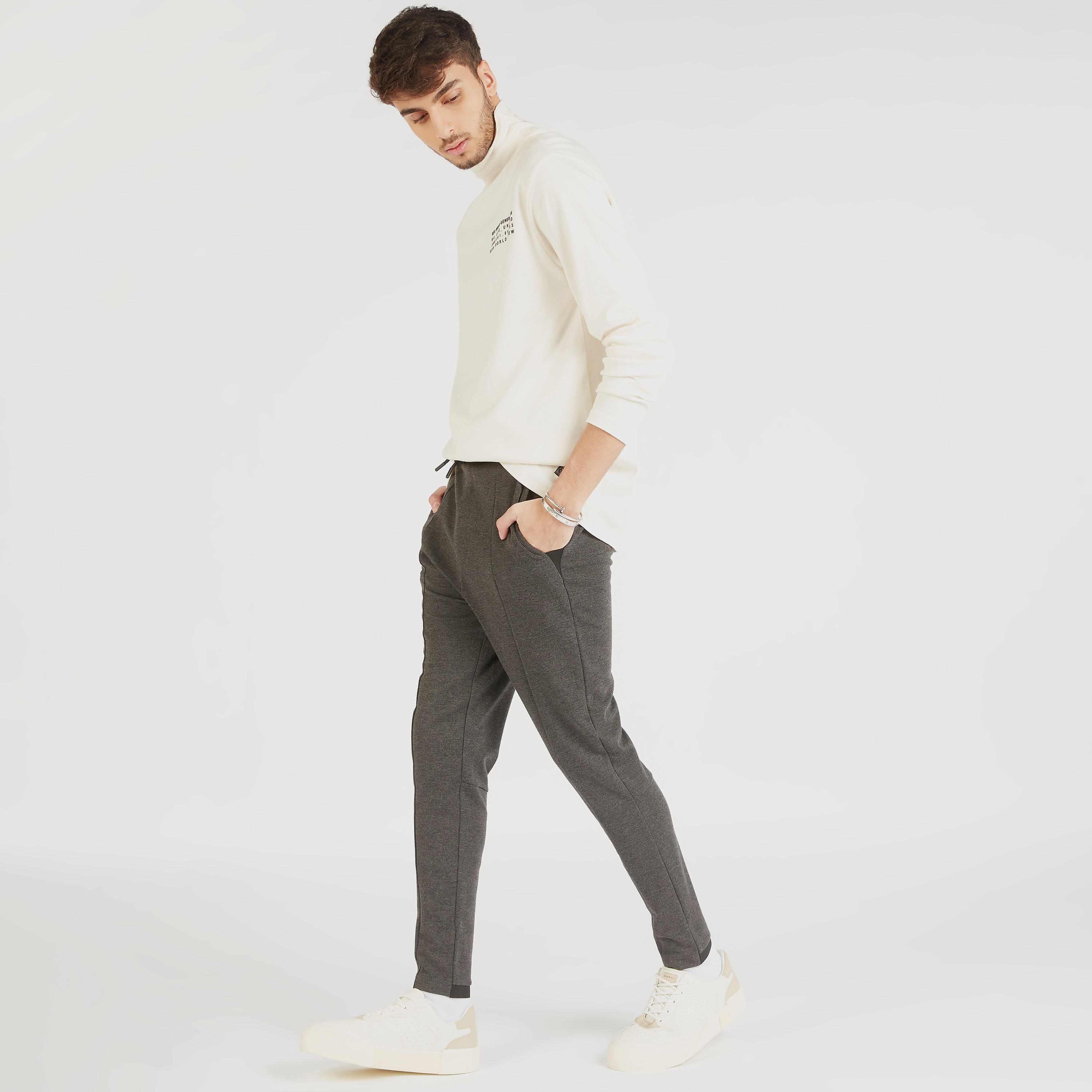 تيشيرت بياقة عالية وأكمام طويلة وطبعات-men-clothing-tshirtsandpolos-tshirts-image-2