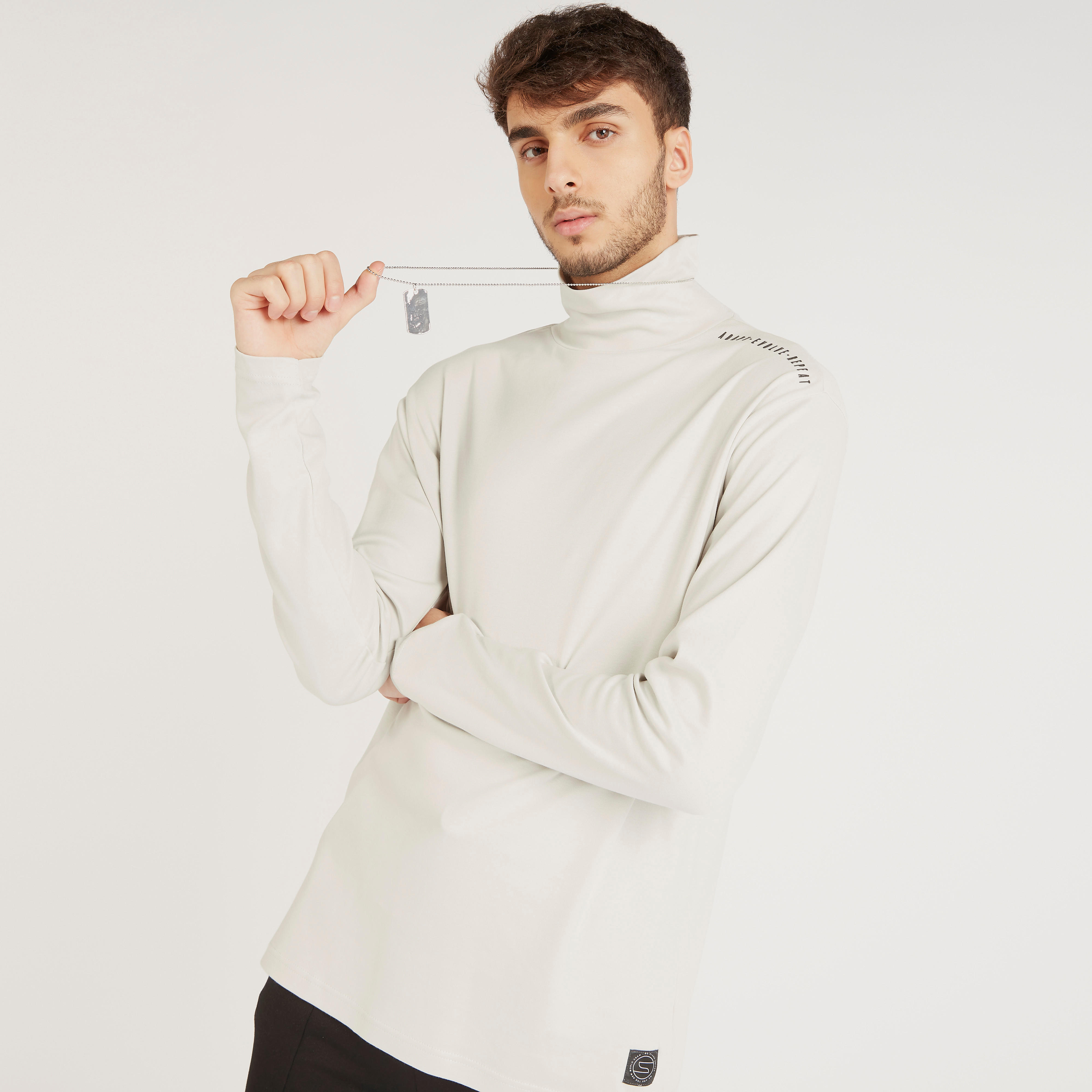 تيشيرت سادة بياقة عالية وأكمام طويلة-men-clothing-tshirtsandpolos-tshirts-image-1
