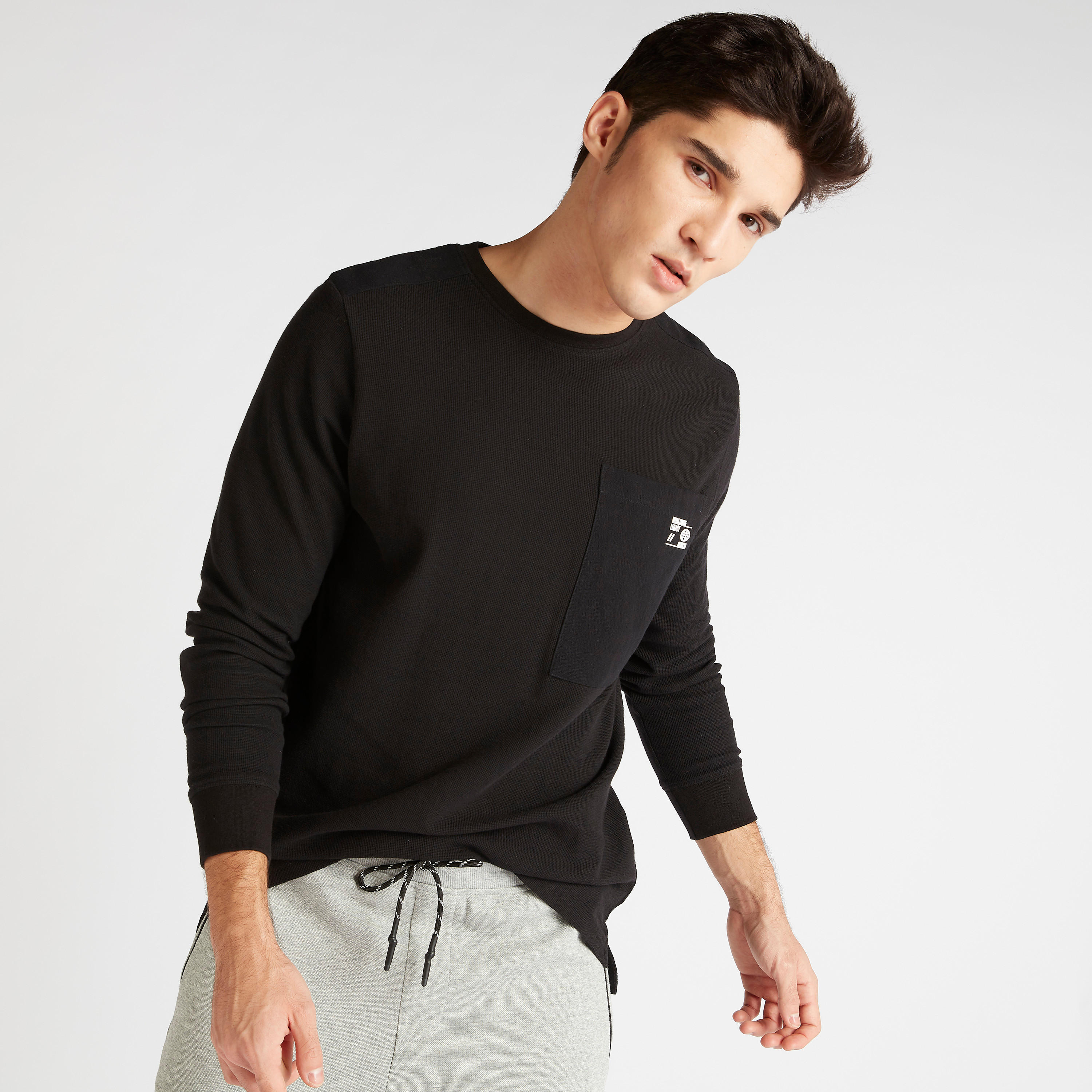تيشيرت بياقة ضيّقة وأكمام طويلة وطبعات-men-clothing-tshirtsandpolos-tshirts-image-7