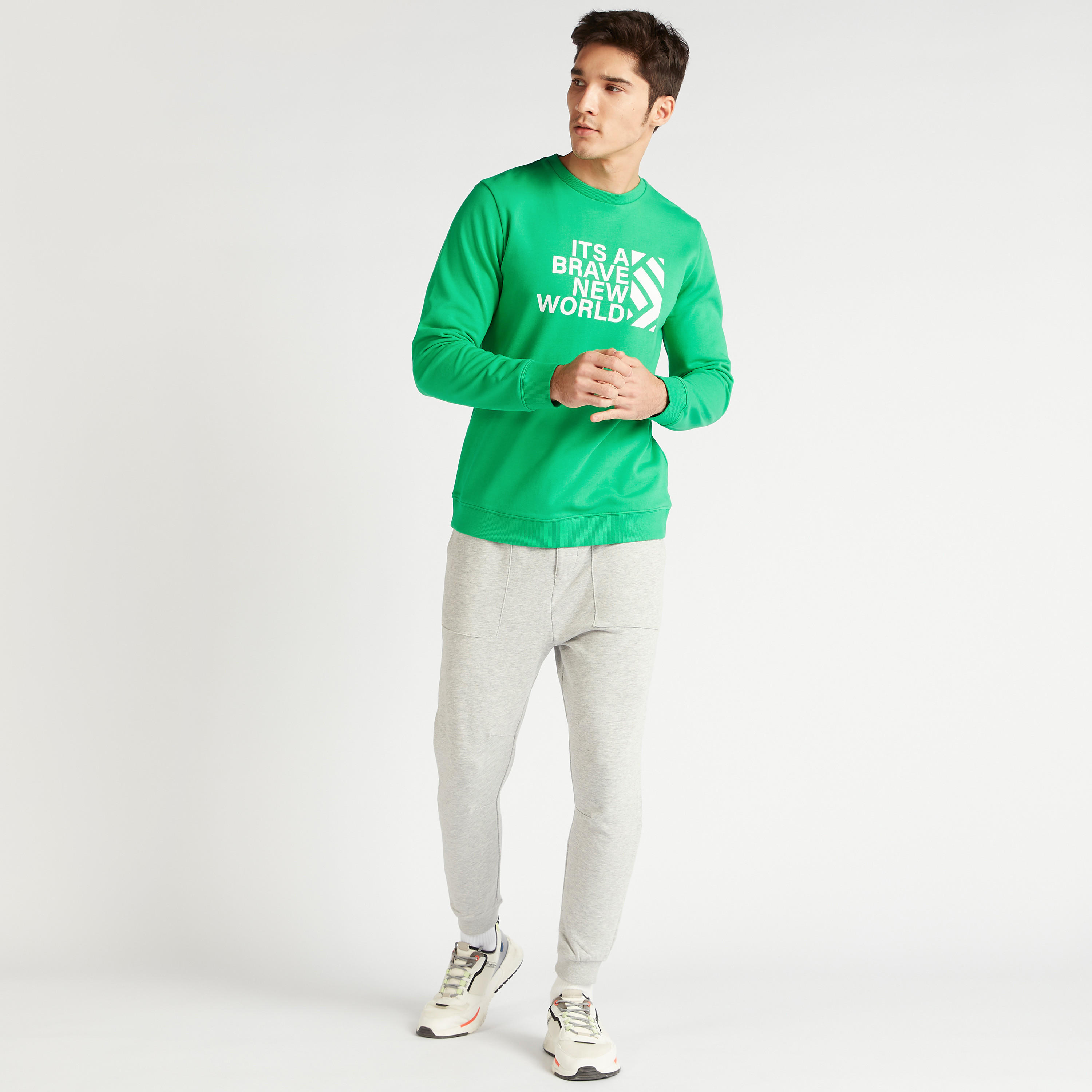 سويت شيرت بياقة ضيقة وأكمام طويلة وطبعات-men-winterwear-hoodiesandsweatshirts-image-2
