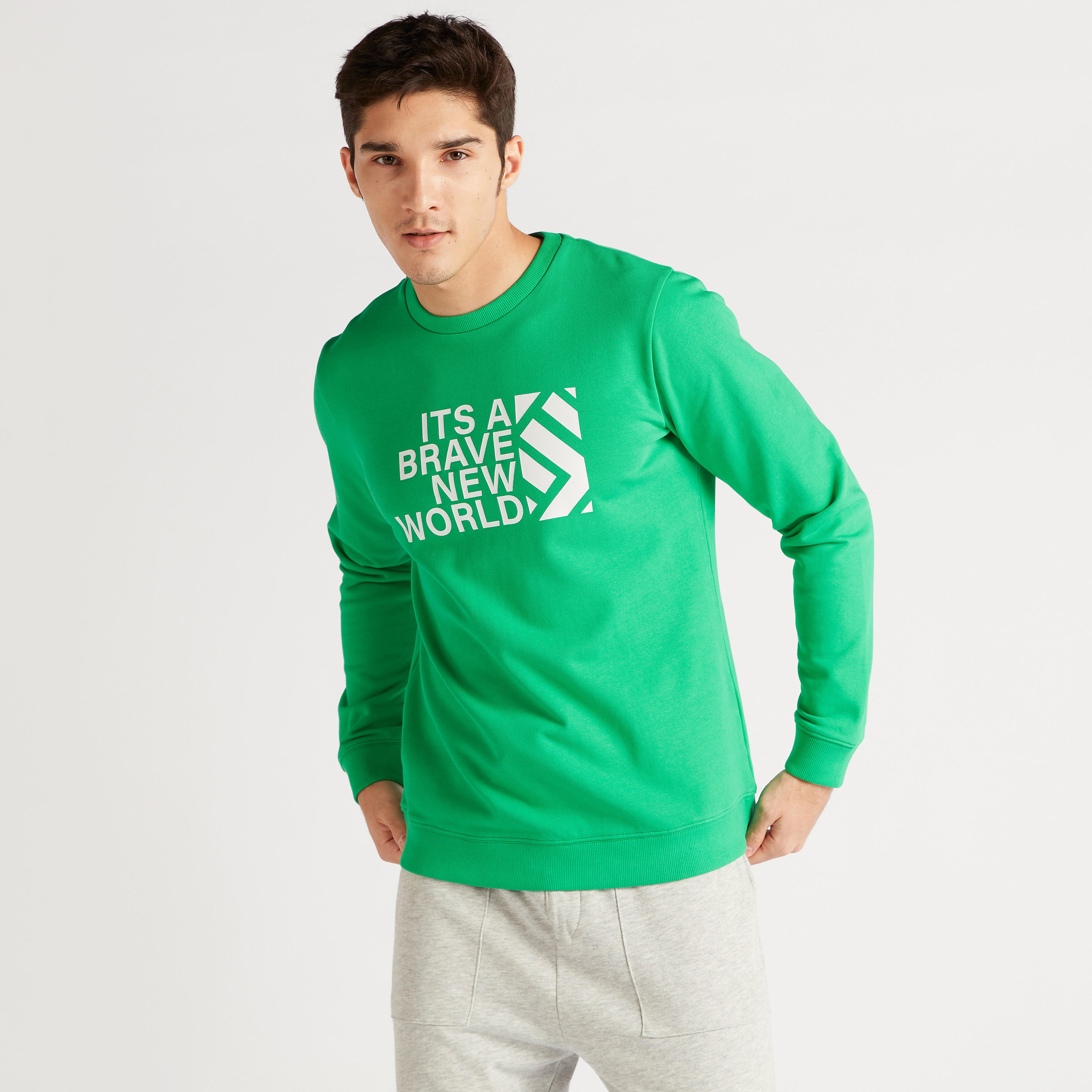 سويت شيرت بياقة ضيقة وأكمام طويلة وطبعات-men-winterwear-hoodiesandsweatshirts-image-5