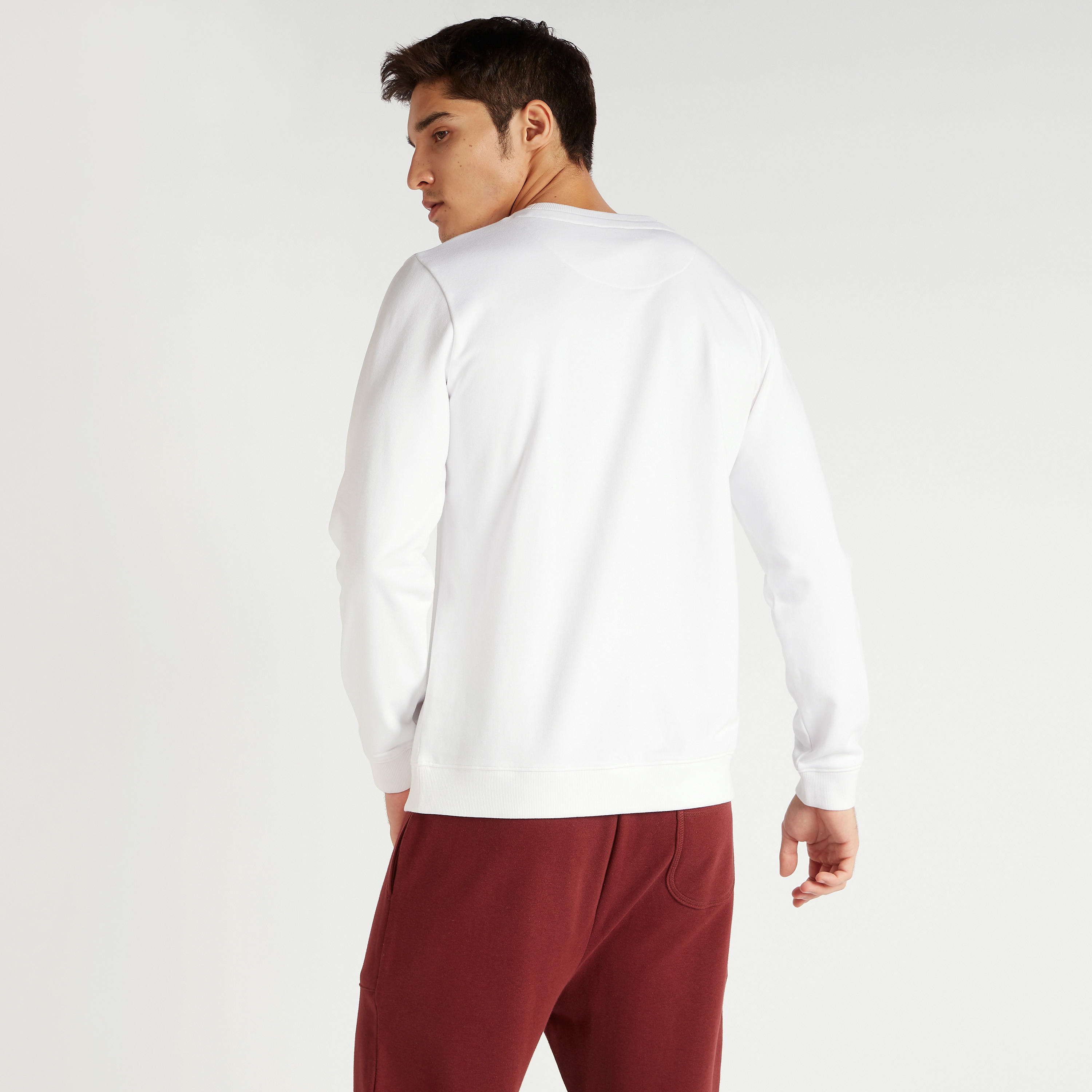 سويت شيرت بياقة ضيقة وأكمام طويلة وطبعات جرافيك-men-winterwear-hoodiesandsweatshirts-image-4