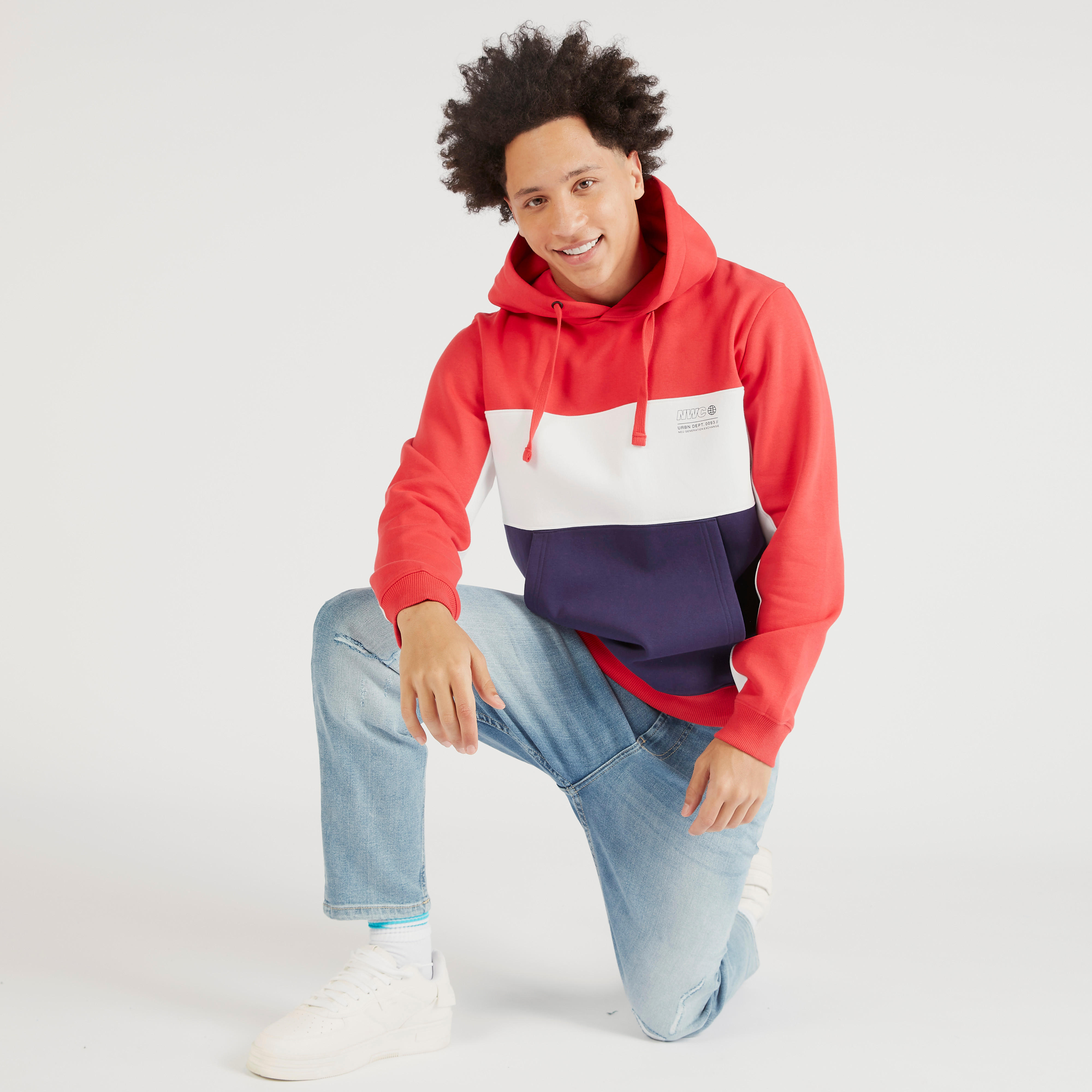 سويت شيرت كتل ملونة بقبّعة وأكمام طويلة-men-winterwear-hoodiesandsweatshirts-image-2