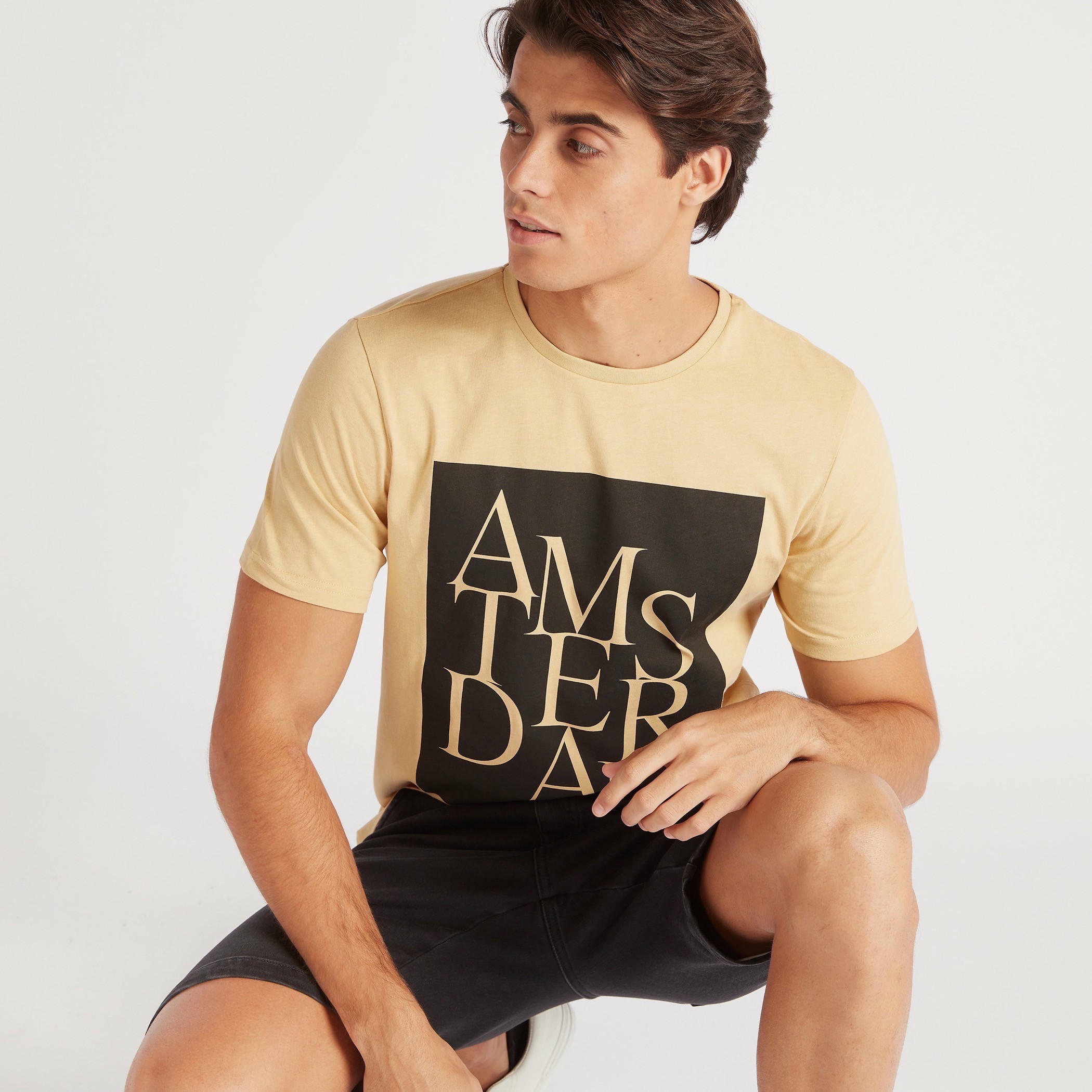 تيشيرت بياقة ضيّقة وأكمام قصيرة وطبعات-men-clothing-tshirtsandpolos-tshirts-image-5
