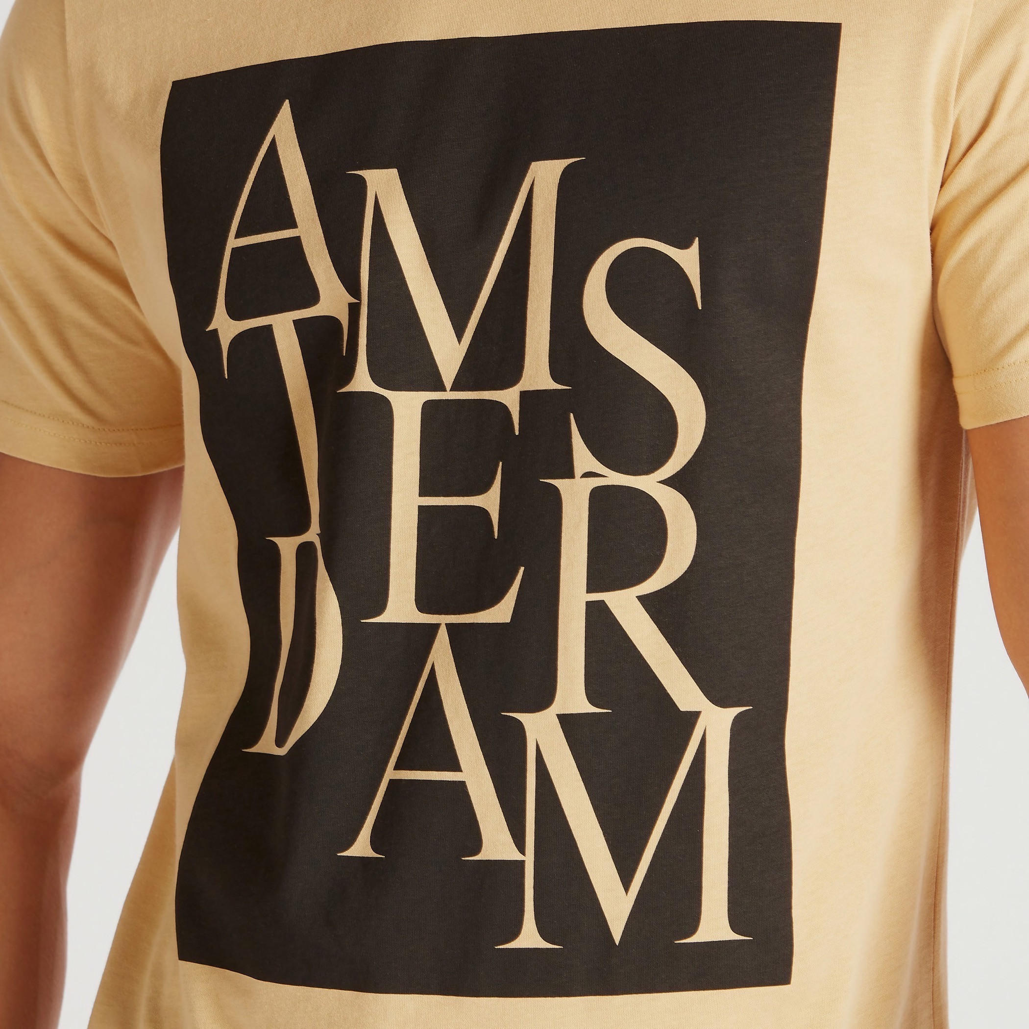 تيشيرت بياقة ضيّقة وأكمام قصيرة وطبعات-men-clothing-tshirtsandpolos-tshirts-image-3