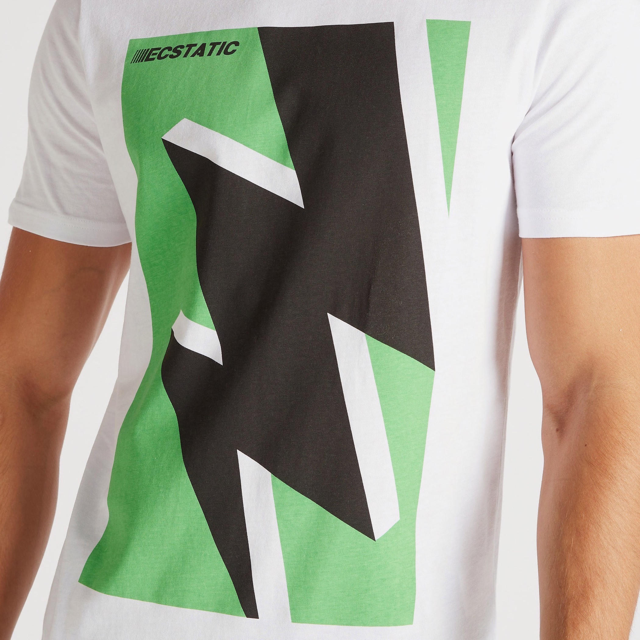 تيشيرت بياقة ضيقة وأكمام قصيرة وطبعات جَرافيك-men-clothing-tshirtsandpolos-tshirts-image-3