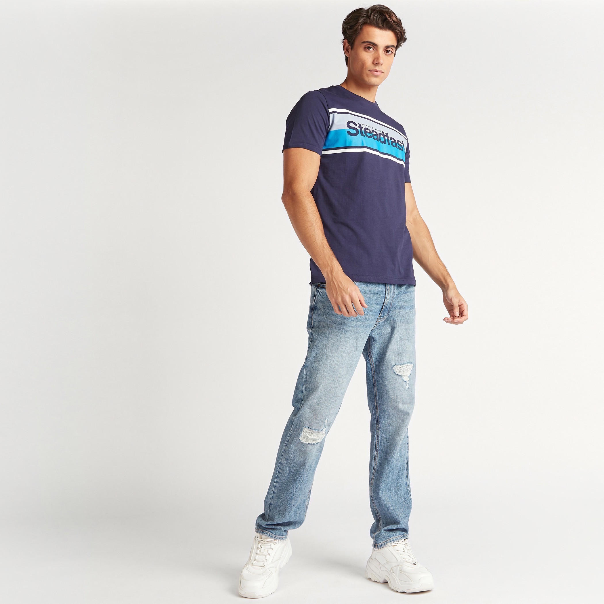 تيشيرت بقصة سليم وياقة ضيقة وأكمام قصيرة وطبعات-men-clothing-tshirtsandpolos-tshirts-image-2