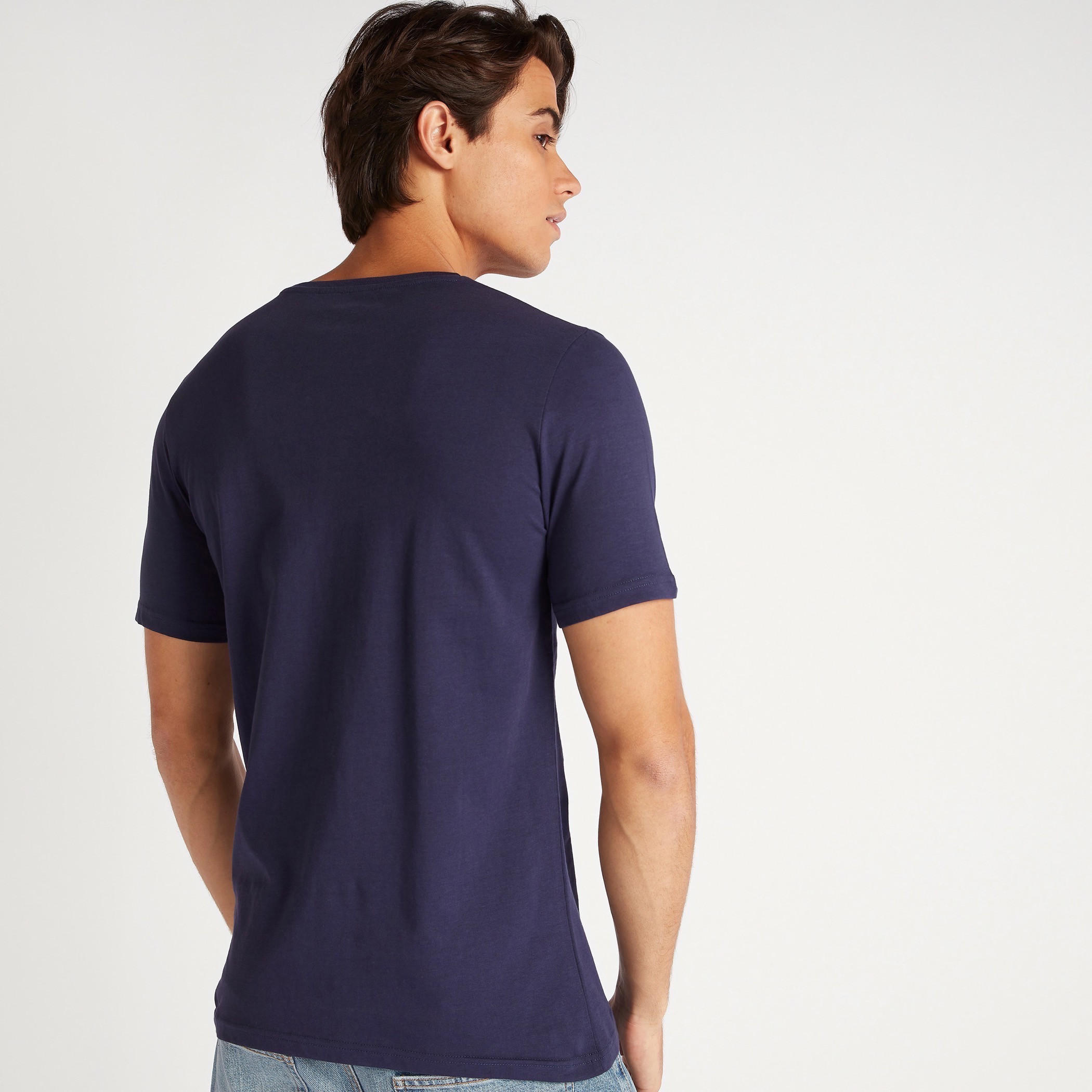 تيشيرت بقصة سليم وياقة ضيقة وأكمام قصيرة وطبعات-men-clothing-tshirtsandpolos-tshirts-image-4