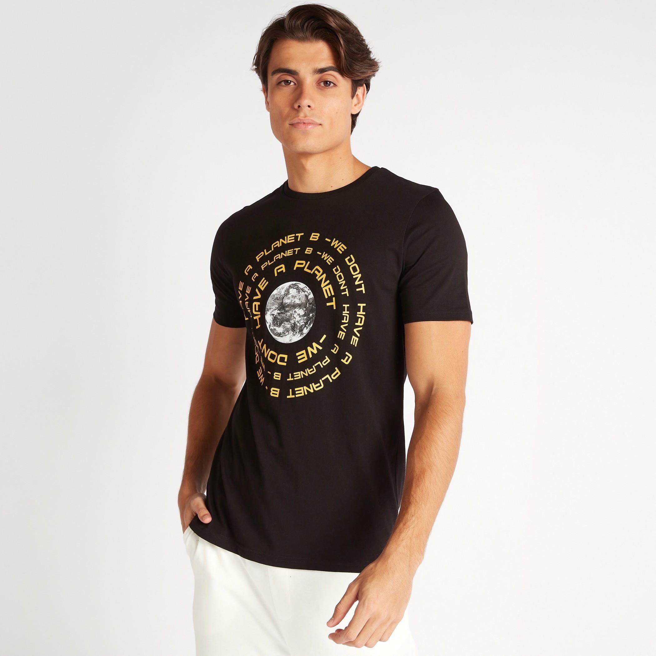 تيشيرت بياقة ضيّقة وأكمام قصيرة وطبعات-men-clothing-tshirtsandpolos-tshirts-image-5