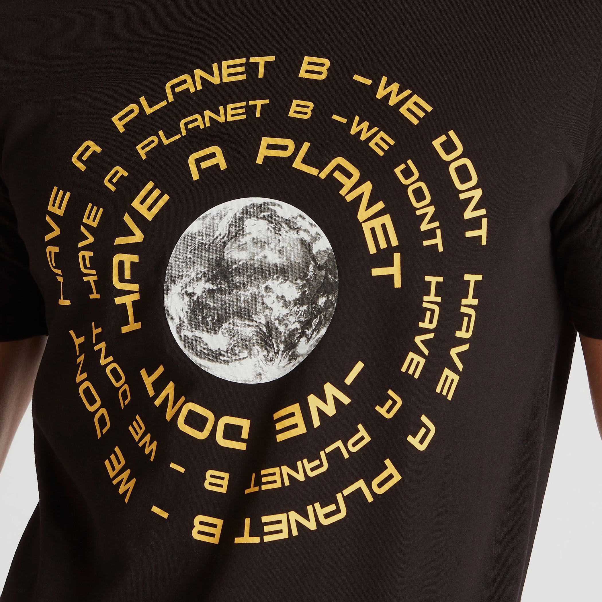 تيشيرت بياقة ضيّقة وأكمام قصيرة وطبعات-men-clothing-tshirtsandpolos-tshirts-image-3