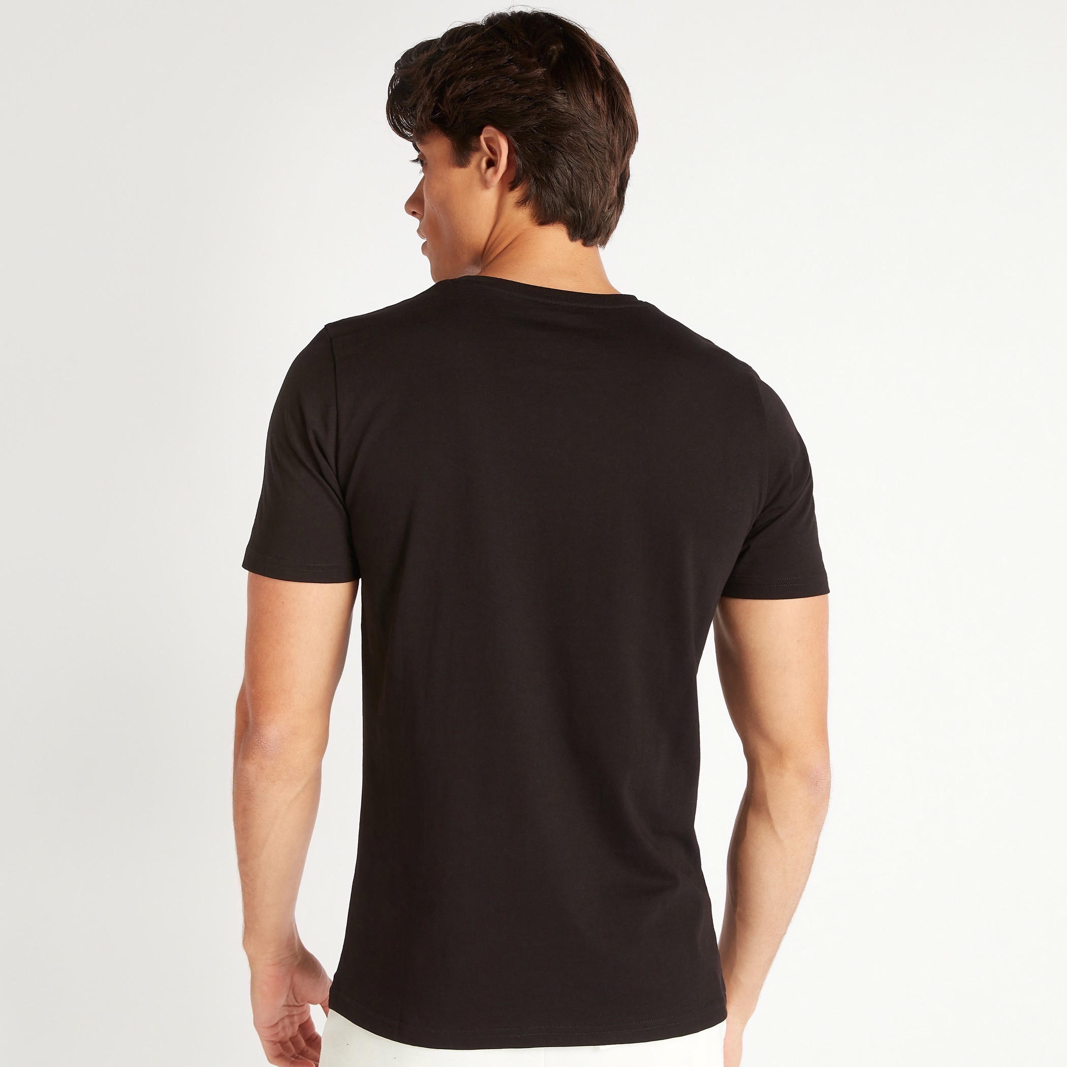 تيشيرت بياقة ضيّقة وأكمام قصيرة وطبعات-men-clothing-tshirtsandpolos-tshirts-image-2