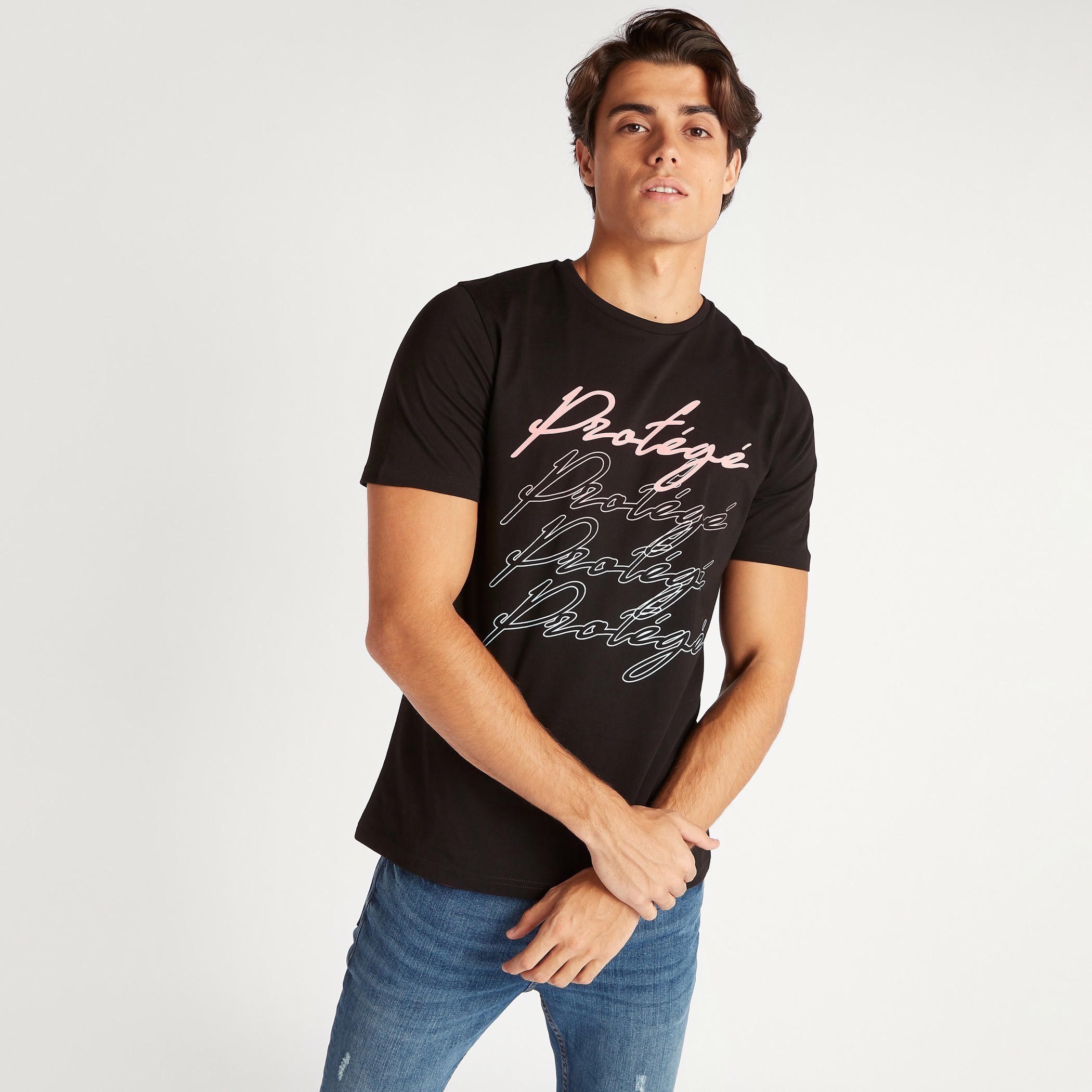 تيشيرت بياقة ضيّقة وأكمام قصيرة وطبعات-men-clothing-tshirtsandpolos-tshirts-image-1
