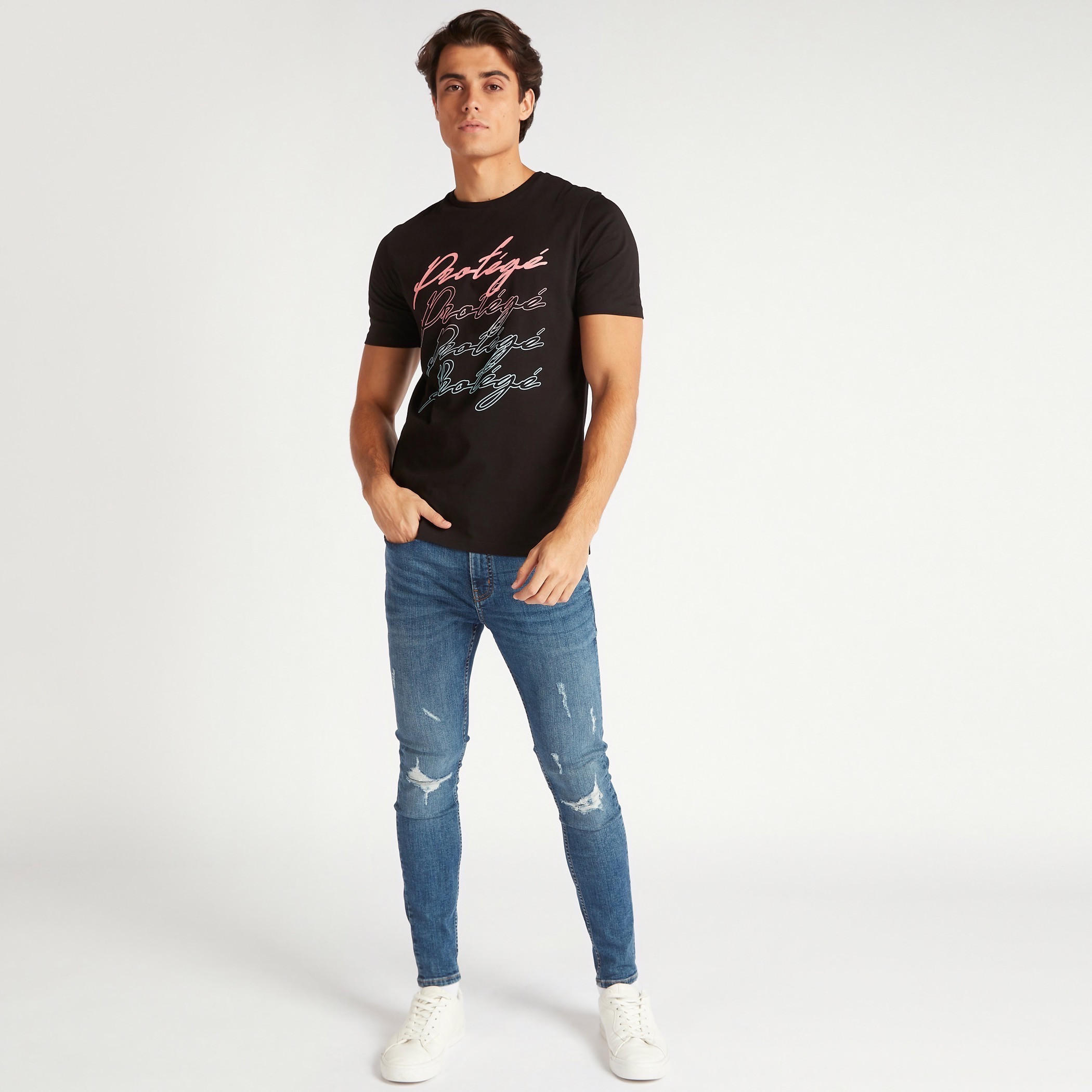 تيشيرت بياقة ضيّقة وأكمام قصيرة وطبعات-men-clothing-tshirtsandpolos-tshirts-image-2