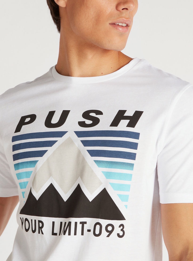 تيشيرت بقصة سليم وياقة ضيقة وأكمام قصيرة وطبعات-men-clothing-tshirtsandpolos-tshirts-image-3