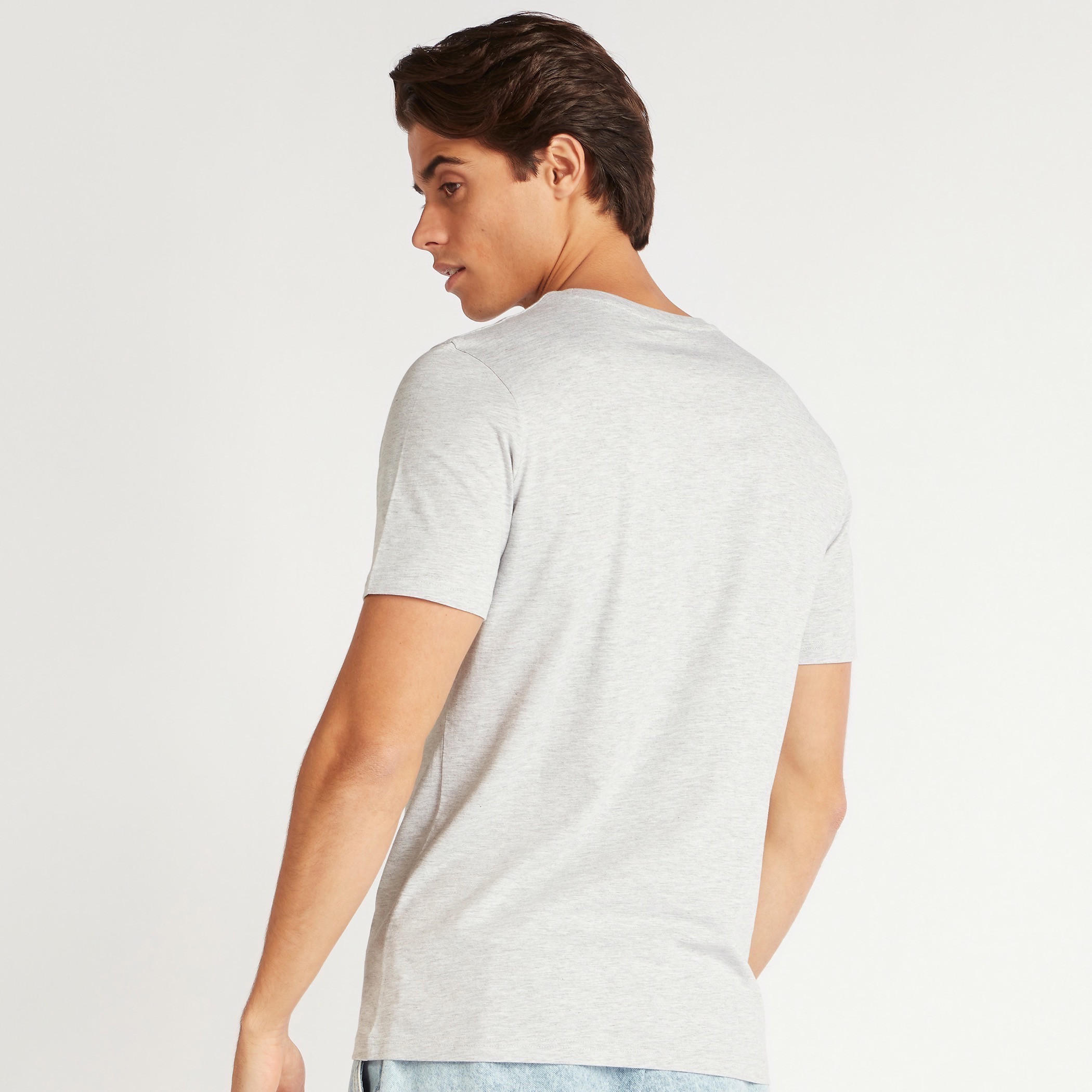 تيشيرت بياقة ضيّقة وأكمام قصيرة وطبعات-men-clothing-tshirtsandpolos-tshirts-image-4