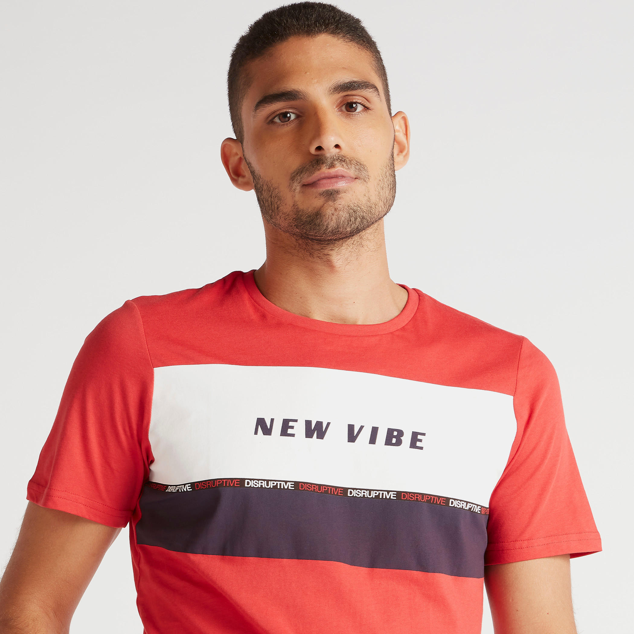 تيشيرت بياقة ضيّقة وأكمام قصيرة وطبعات-men-clothing-tshirtsandpolos-tshirts-image-3