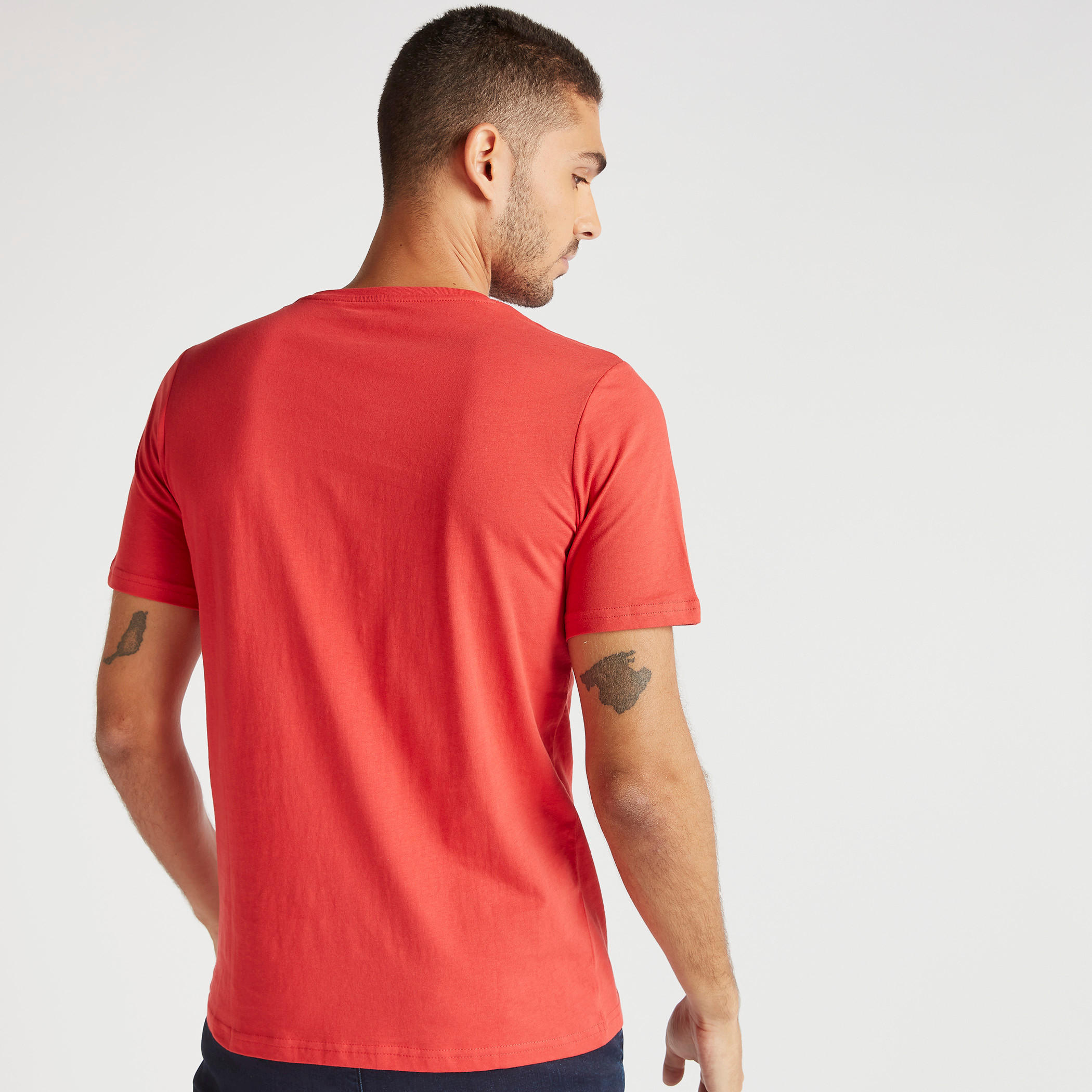تيشيرت بياقة ضيّقة وأكمام قصيرة وطبعات-men-clothing-tshirtsandpolos-tshirts-image-4