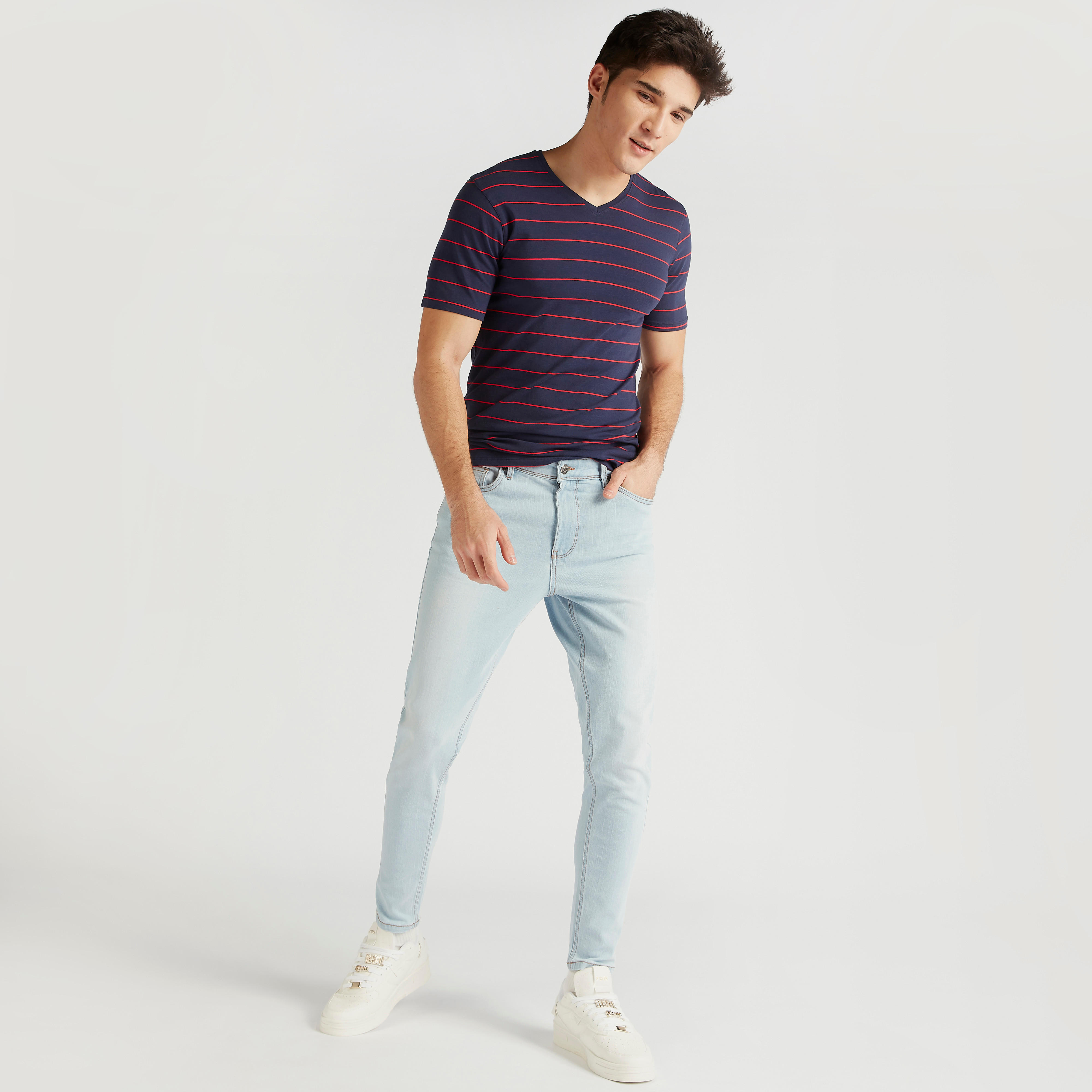 تيشيرت مخطّط بياقة V وأكمام قصيرة-men-clothing-tshirtsandpolos-tshirts-image-3