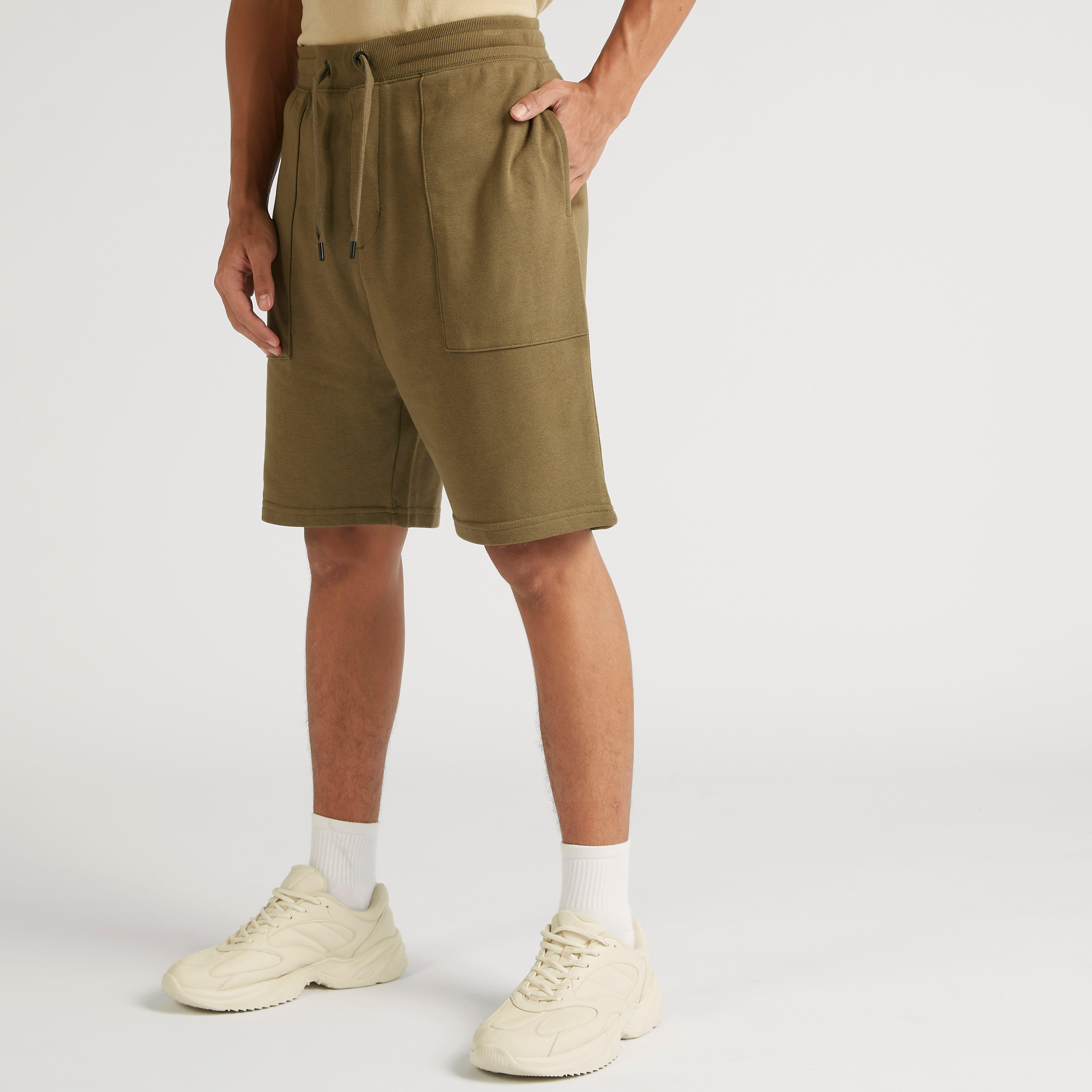 شورت سادة برباط إغلاق وجيوب-men-clothing-bottoms-shorts-image-5