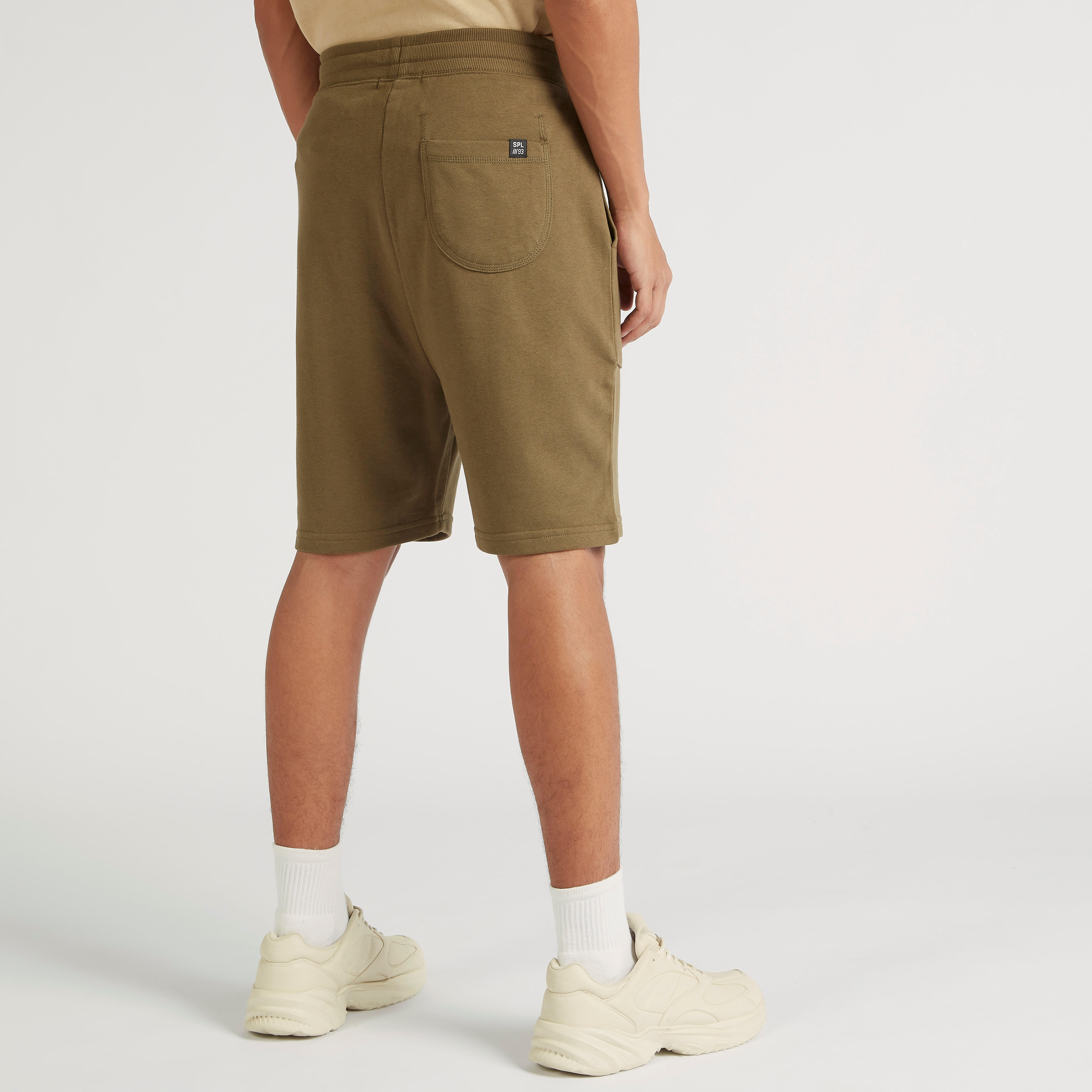 شورت سادة برباط إغلاق وجيوب-men-clothing-bottoms-shorts-image-2