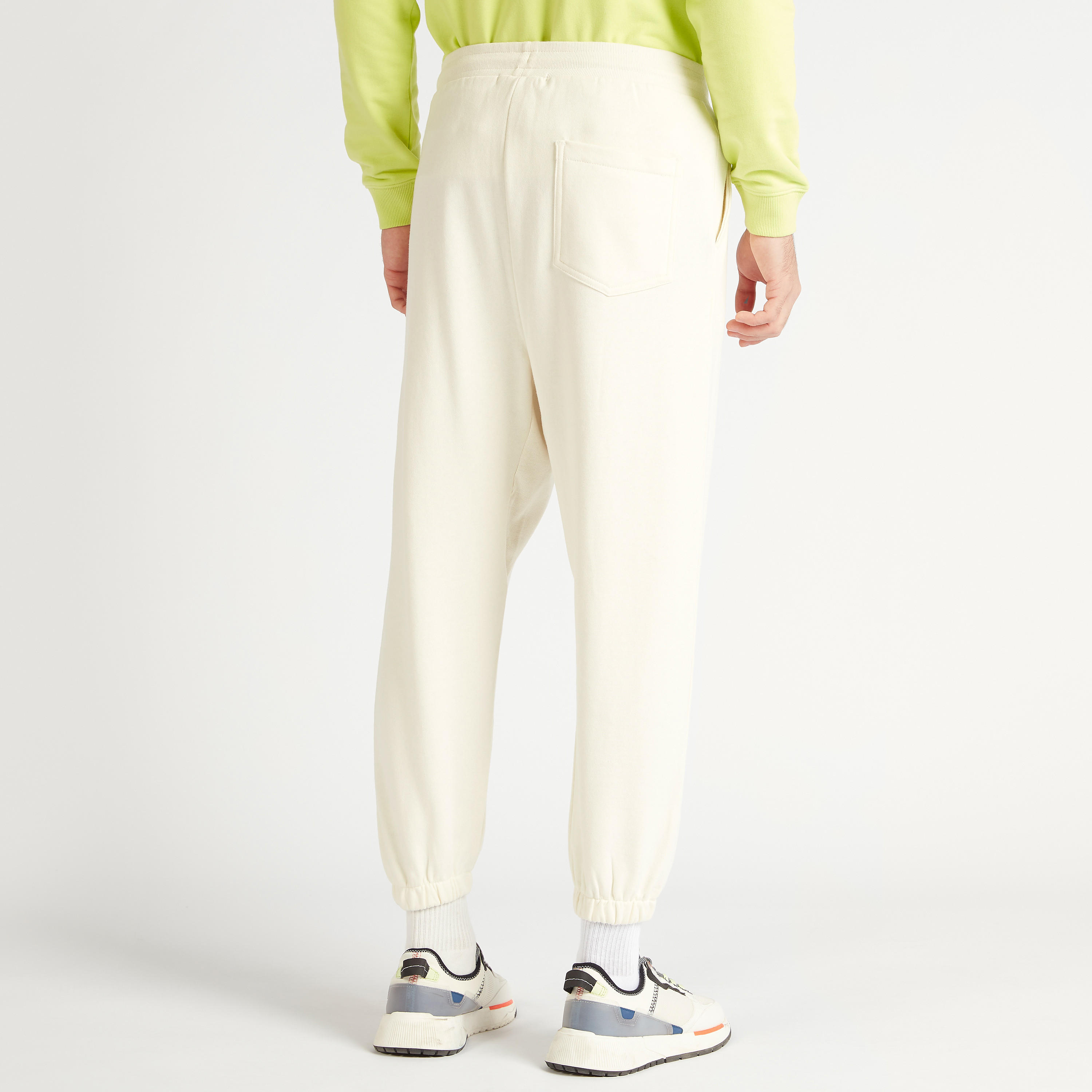 بنطلون رياضي سادة برباط إغلاق وجيوب-men-clothing-bottoms-joggers-image-1
