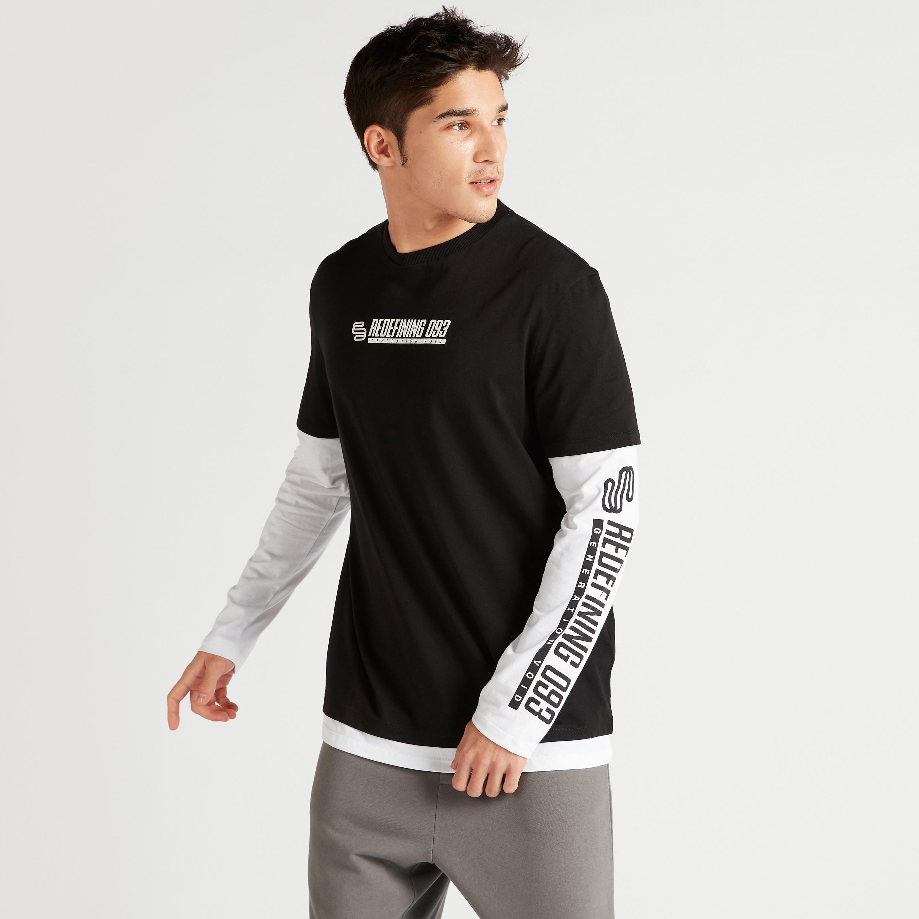 تيشيرت بياقة ضيّقة وأكمام طويلة وطبعات-men-clothing-tshirtsandpolos-tshirts-image-1