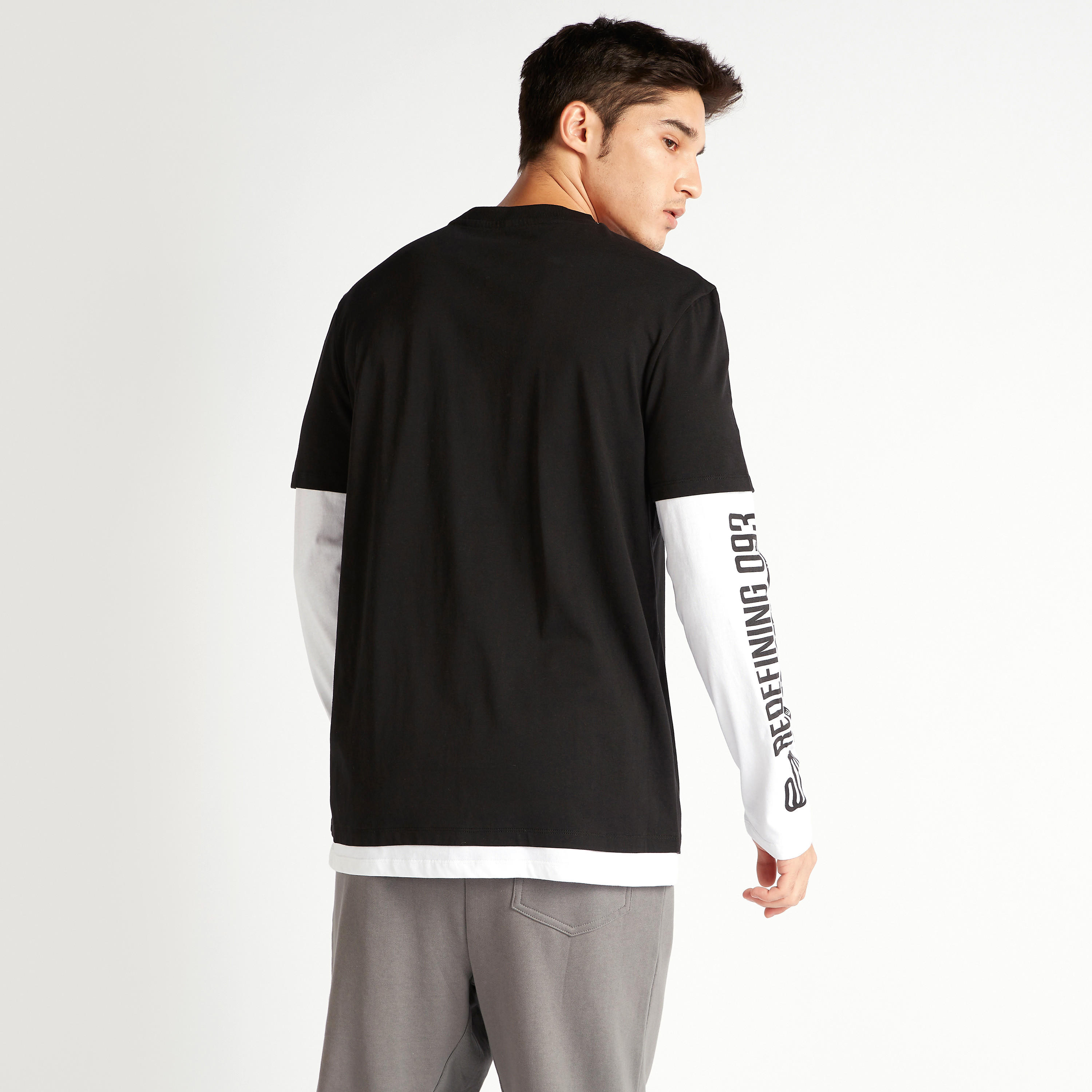 تيشيرت بياقة ضيّقة وأكمام طويلة وطبعات-men-clothing-tshirtsandpolos-tshirts-image-4