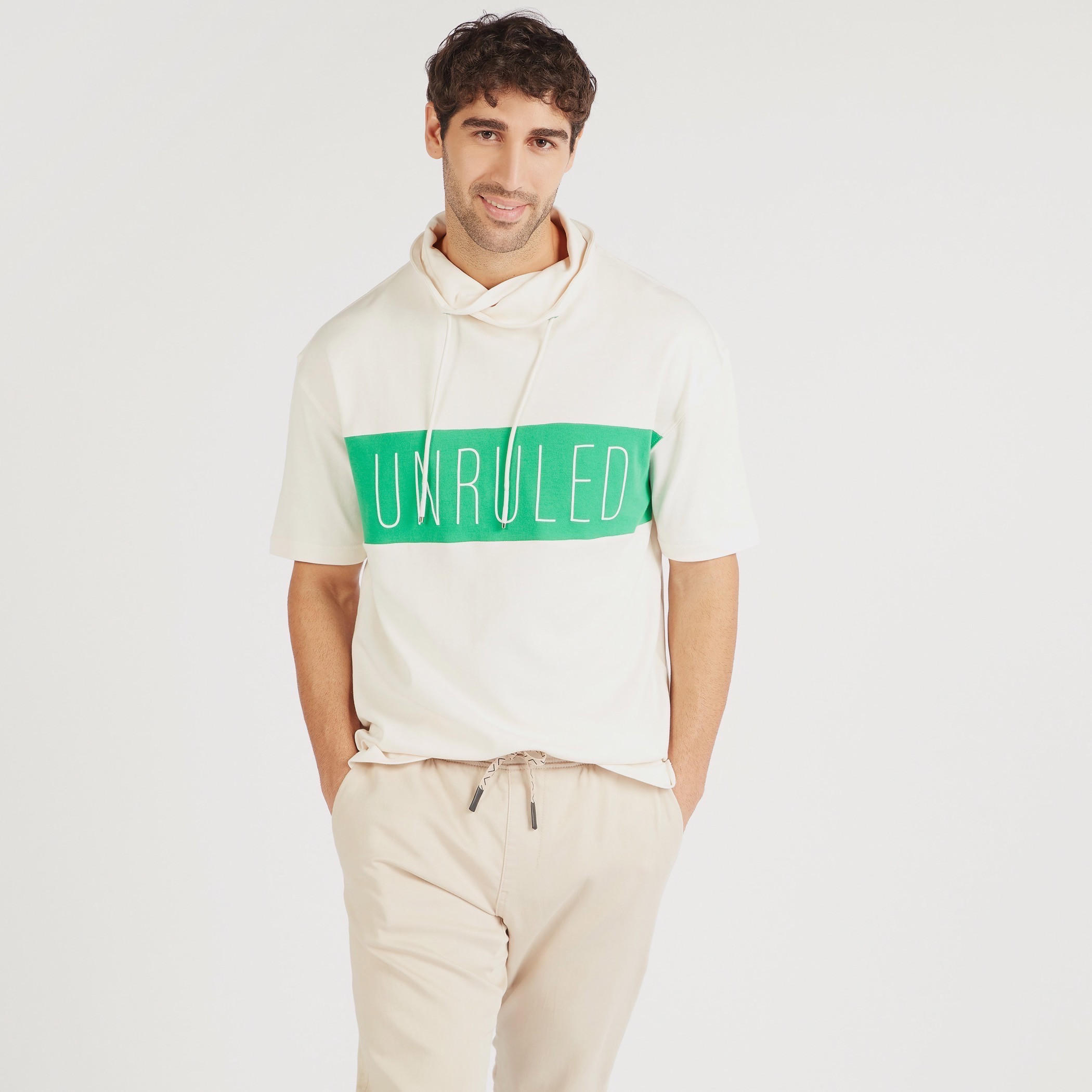تيشيرت بأكمام قصيرة وياقة عالية وطبعات-men-clothing-tshirtsandpolos-tshirts-image-5