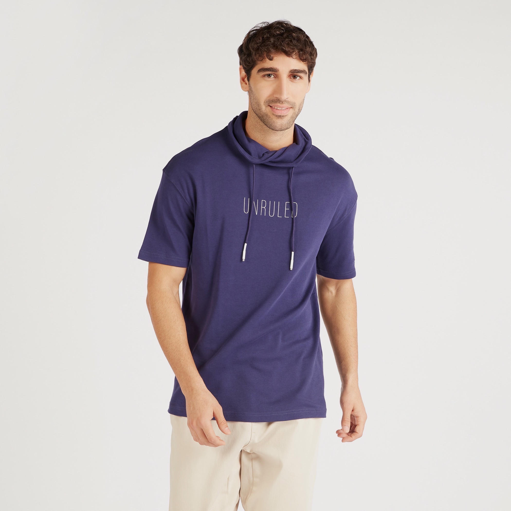 تيشيرت بياقة عالية وأكمام قصيرة وطبعات-men-clothing-tshirtsandpolos-tshirts-image-1