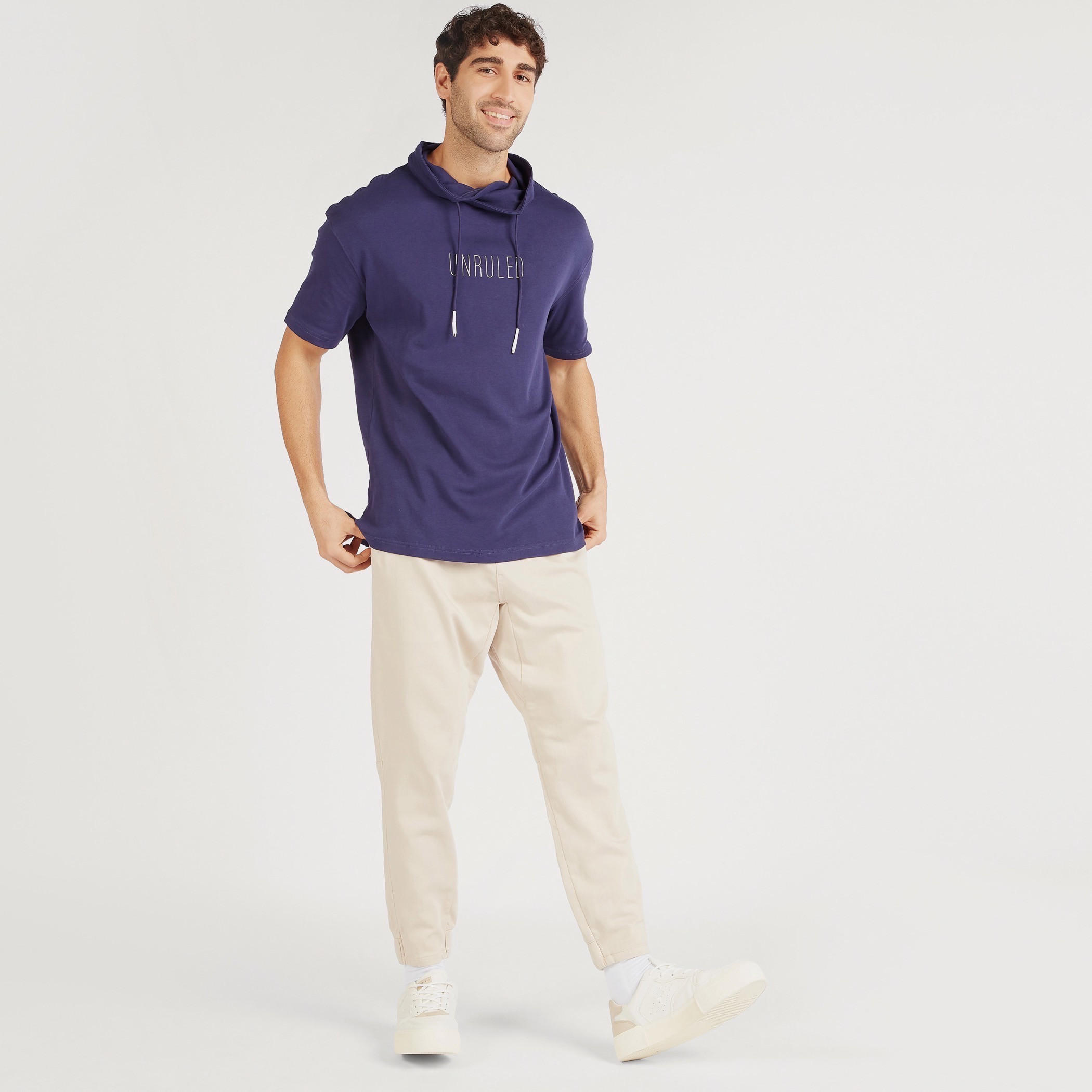 تيشيرت بياقة عالية وأكمام قصيرة وطبعات-men-clothing-tshirtsandpolos-tshirts-image-2