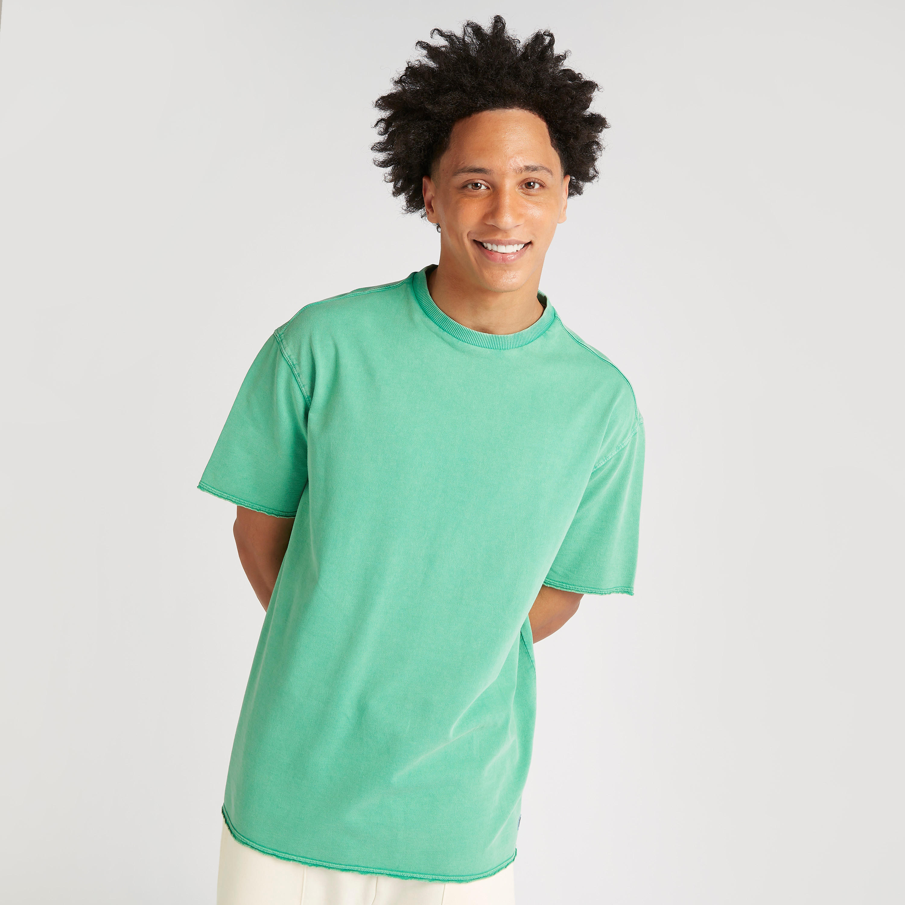تيشيرت سادة بياقة ضيّقة وأكمام قصيرة-men-clothing-tshirtsandpolos-tshirts-image-6
