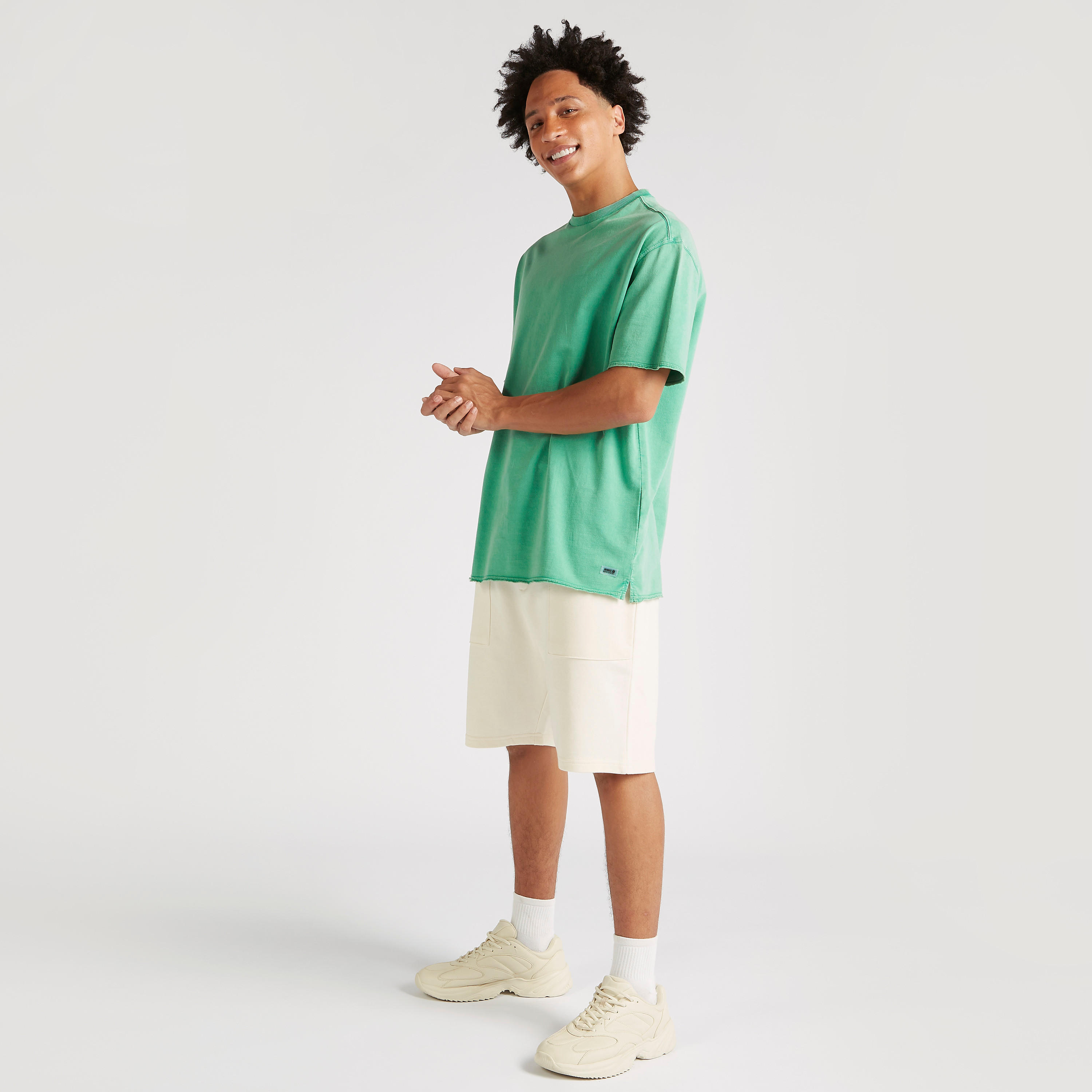 تيشيرت سادة بياقة ضيّقة وأكمام قصيرة-men-clothing-tshirtsandpolos-tshirts-image-5