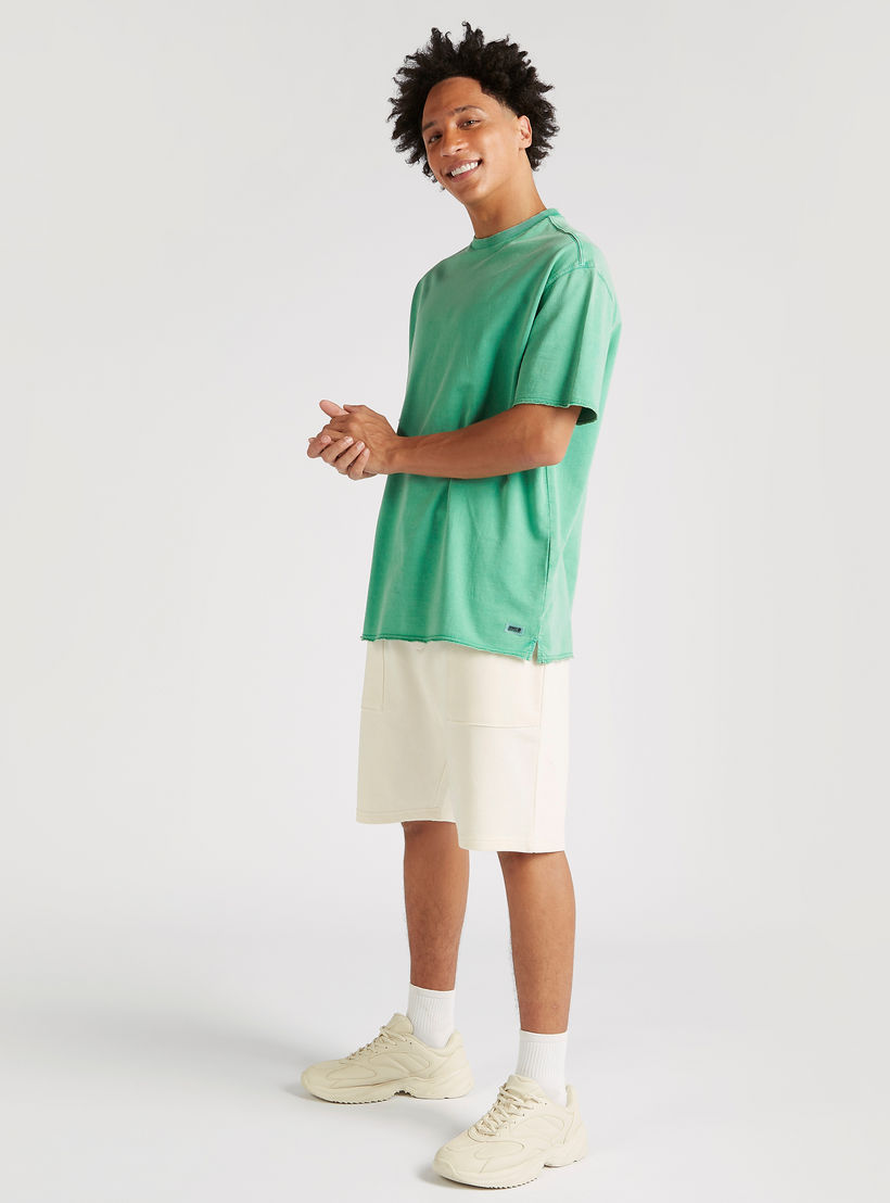 تيشيرت سادة بياقة ضيّقة وأكمام قصيرة-men-clothing-tshirtsandpolos-tshirts-image-5