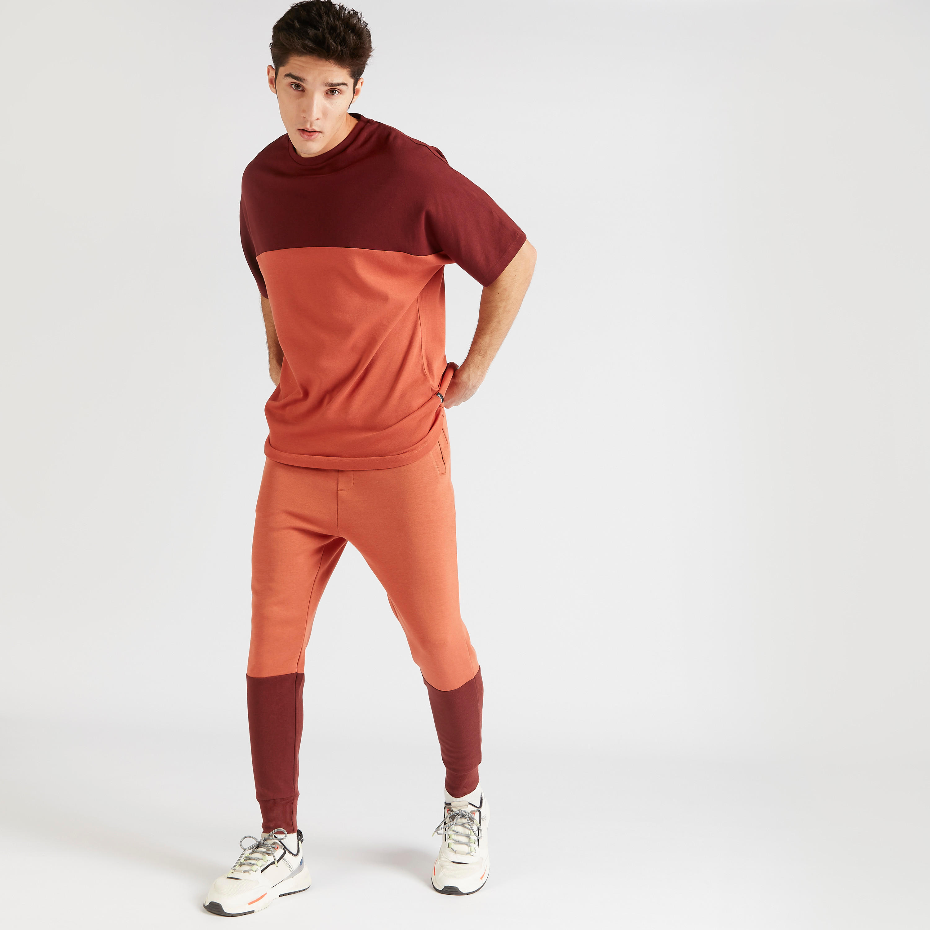 تيشيرت بياقة ضيّقة وأكمام قصيرة وطبعات-men-clothing-tshirtsandpolos-tshirts-image-2