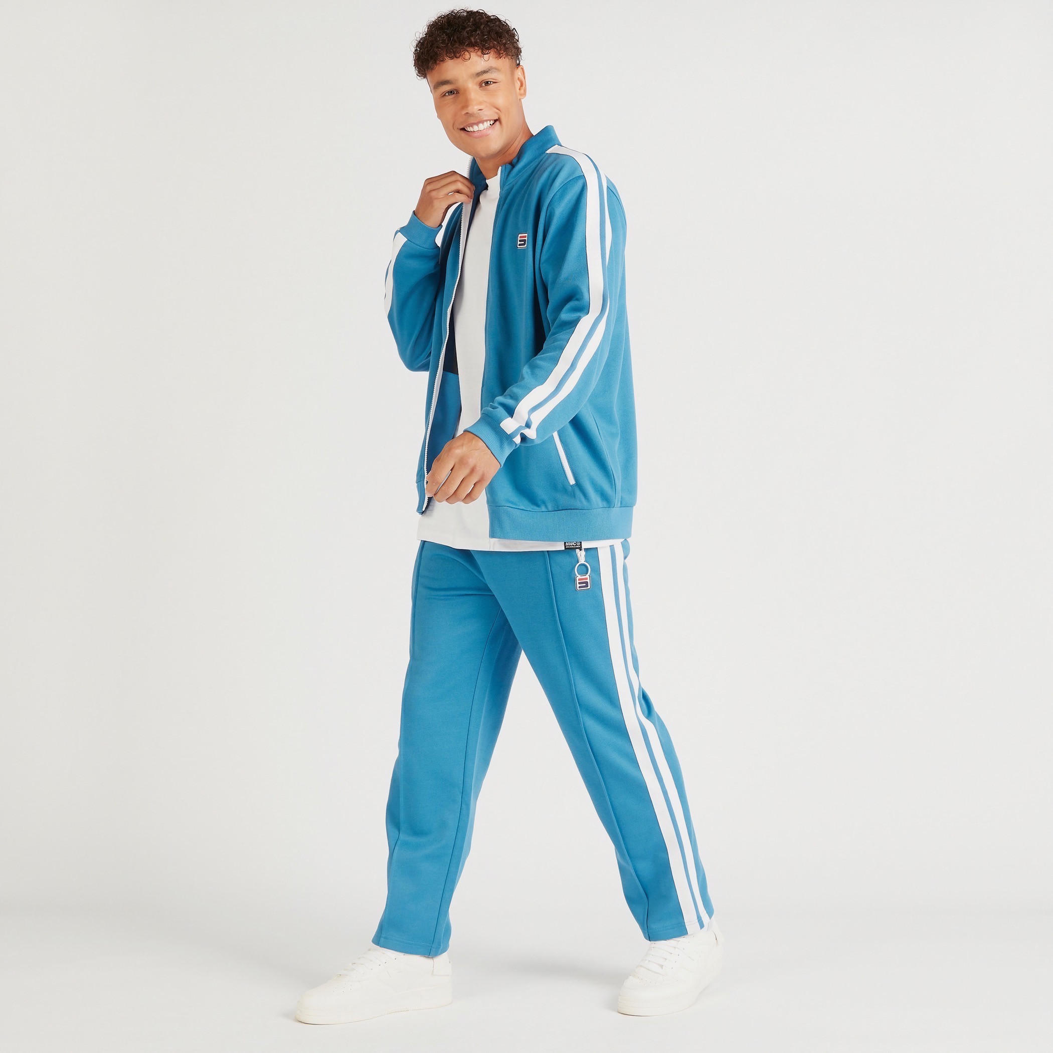 جاكيت سادة بأكمام طويلة وتفاصيل شريطة وسحاب-men-clothing-jacketsandblazers-jackets-image-2