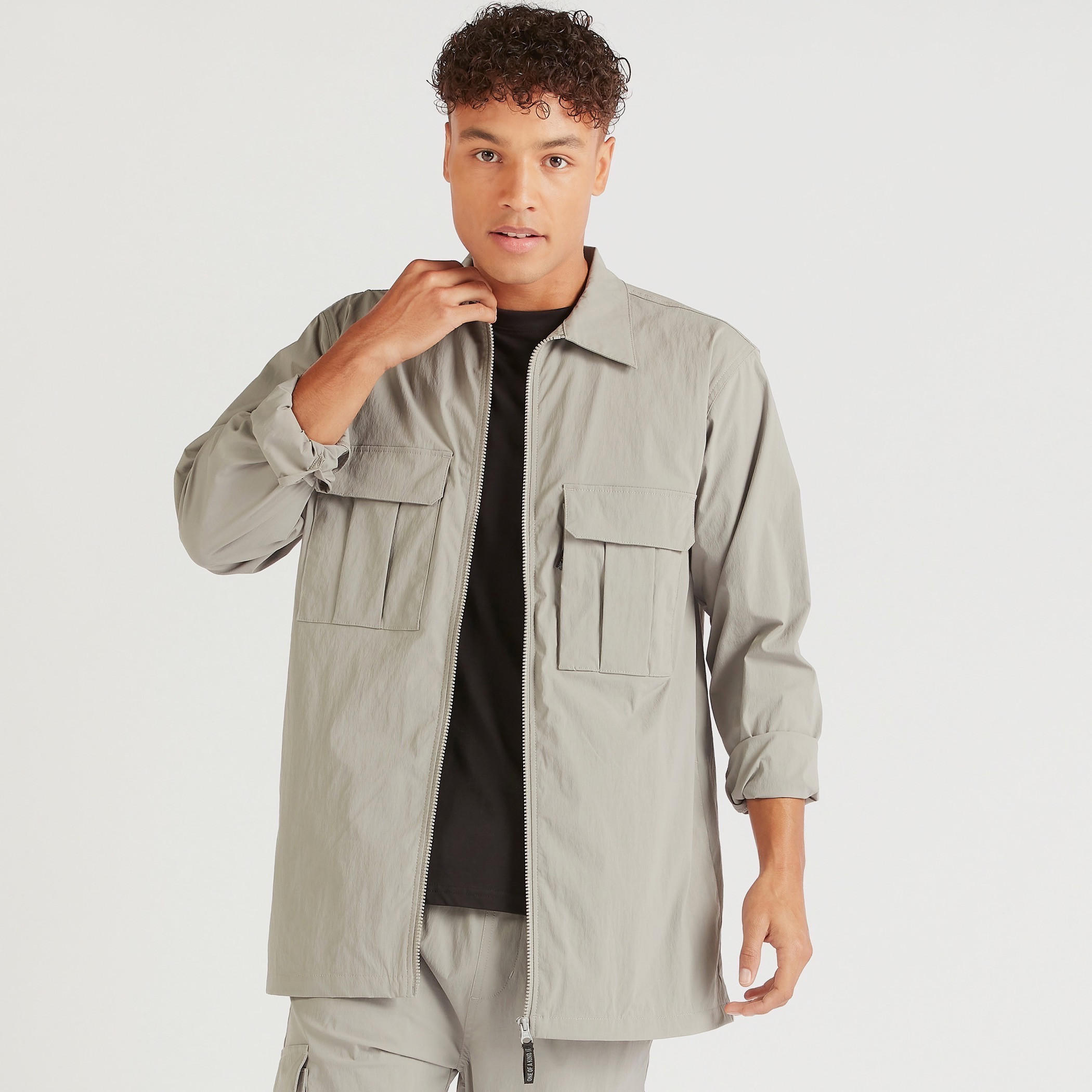 جاكيت خفيف سادة بسحّاب مع أكمام طويلة وجيوب-men-clothing-jacketsandblazers-jackets-image-8